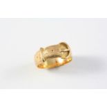 AN 18CT GOLD BUCKLE RING with foliate engraved decoration, hallmarked for Chester 1901, 6.2 grams.