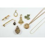 A QUANTITY OF JEWELLERY including a 9ct gold, enamel and pearl set openwork foliate pendant, a
