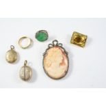 A QUANTITY OF JEWELLERY including a carved shell cameo brooch in marcasite frame, a citrine and gold