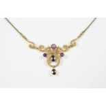 AN EDWARDIAN AMETHYST AND PEARL SET NECKLACE mounted with three circular-cut amethysts and two