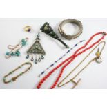 A QUANTITY OF ASSORTED JEWELLERY including a lapis lazulu and gold bracelet, a turquoise and gold