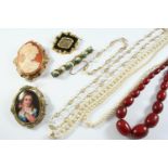 A QUANTITY OF JEWELLERY including a carved shell cameo brooch in ornate gold mount, a Victorian