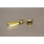 AN 18TH CENTURY BRASS SHOE HORN AND MINIATURE PESTLE AND MORTAR. A brass shoe horn with curved