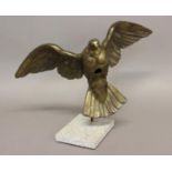 AN 18TH CENTURY DUTCH BRONZE SCULPTURE OF A DOVE IN FLIGHT. The dove in flight with wings out