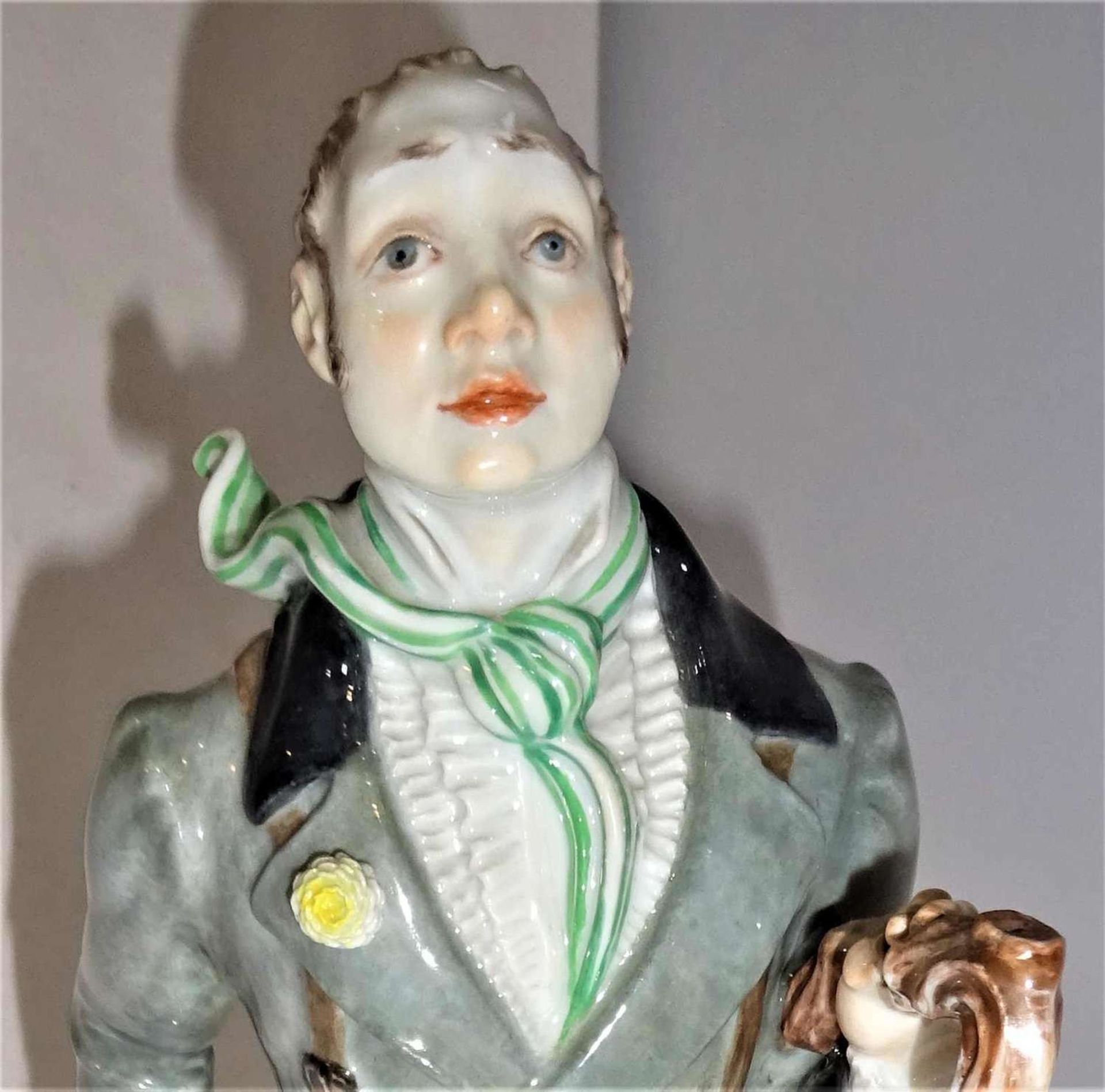 Große Meissen Figur Peter Schlemihl, Pfefferzeit 1924-1934, Höhe ca. 26 cm. Spazierstock am Ende - Bild 2 aus 9