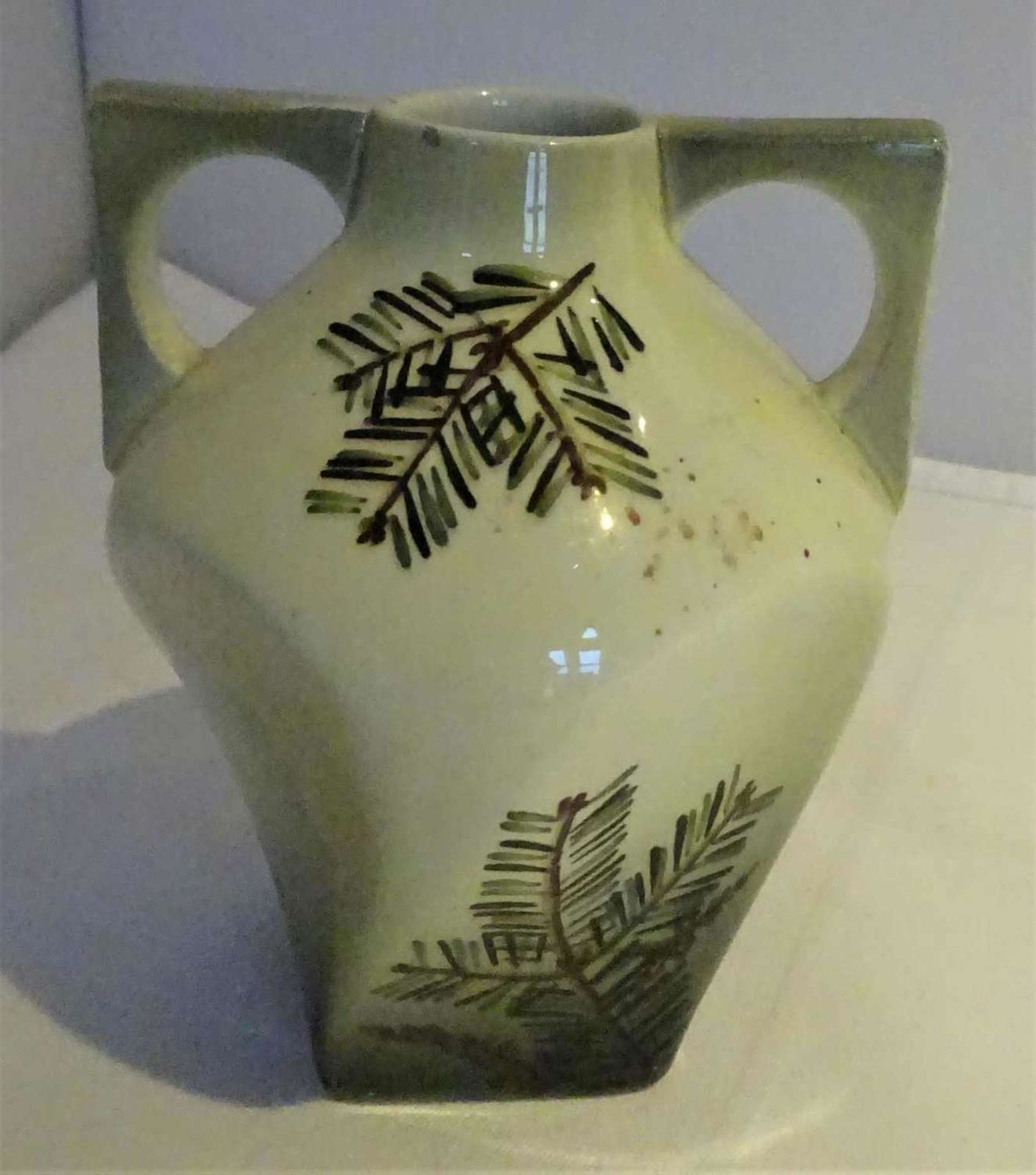 kleine Jugendstil Keramikvase G. Schmider "Waldheil", Firma Zell / Hammersbach. Tannendekor. Guter