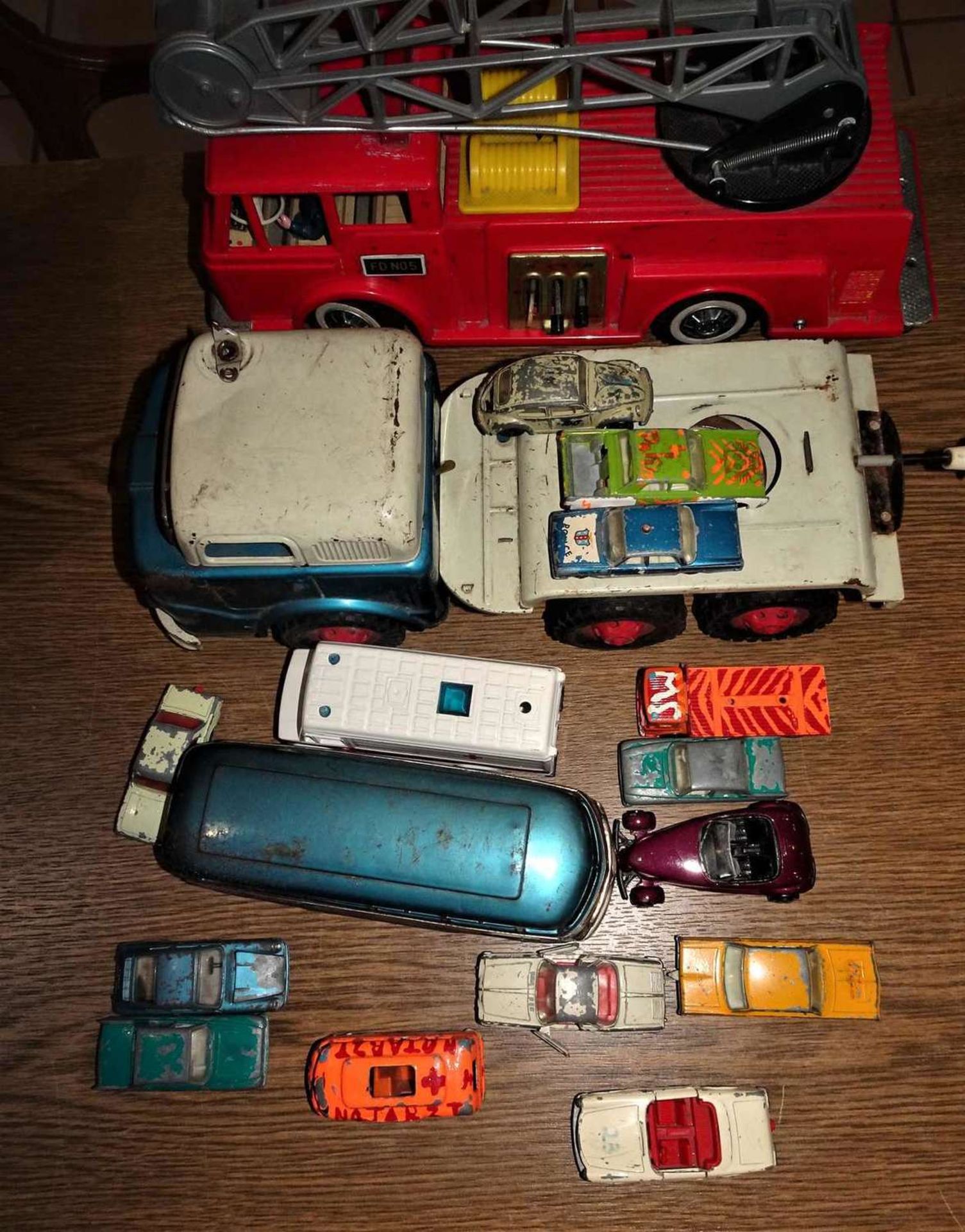 Lot altes Spielzeug, dabei Kellermann Siku, Matchbox, Gama, etc. Meist stark bespielt und nicht vol