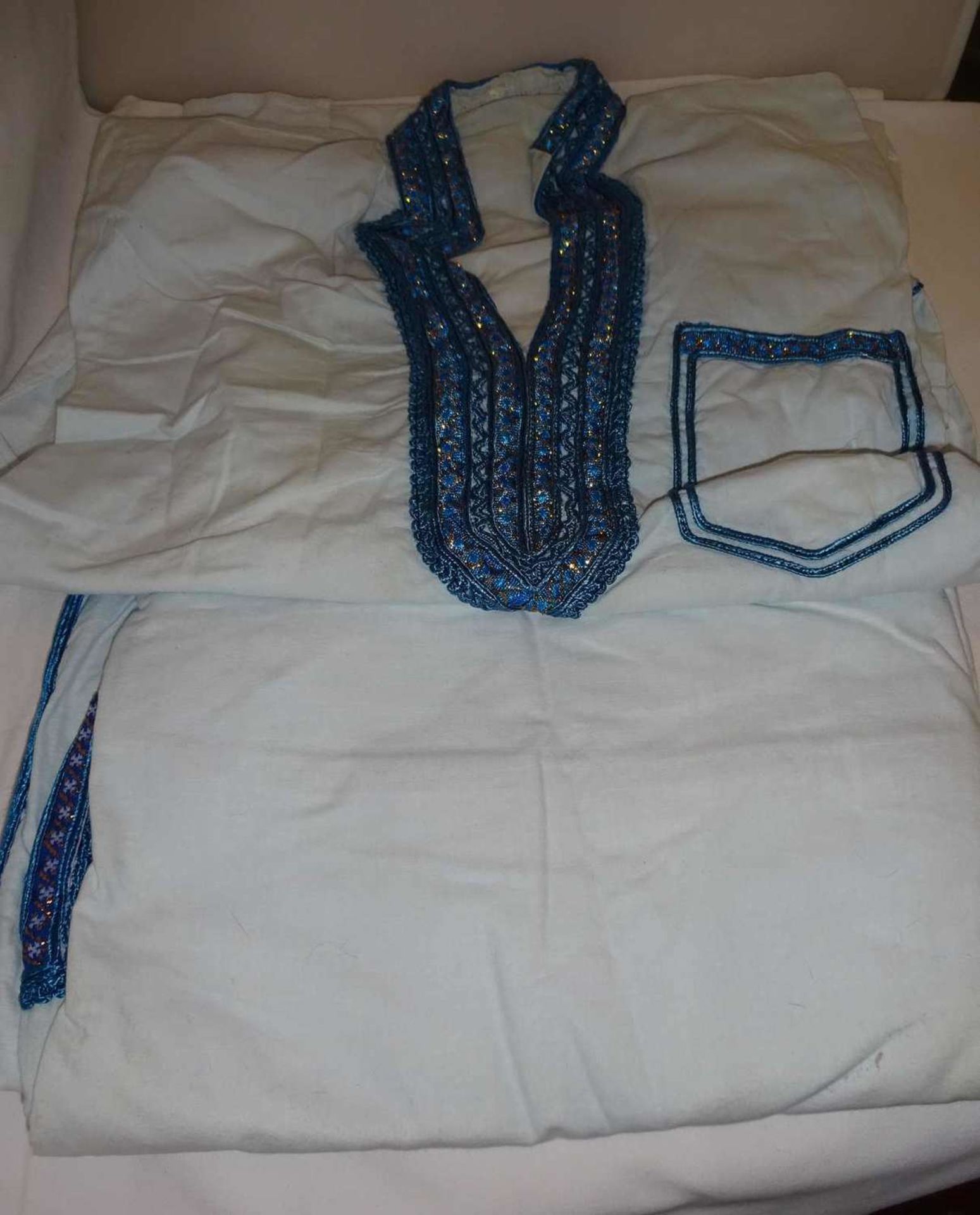 Kaftan Tunesien, mit blau - goldener Stickerei, unixex, wohl einheitsgrößeCaftan Tunisia, with bl