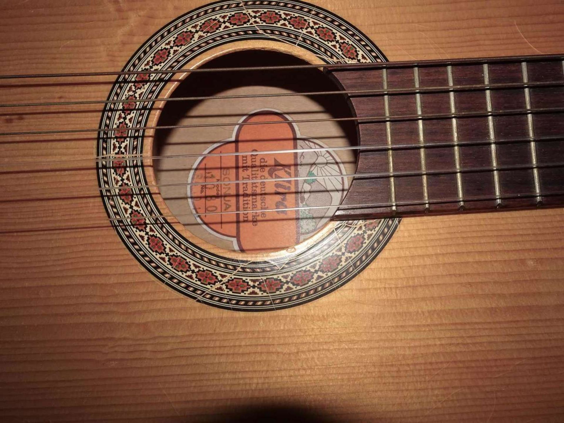 1 Gitarre, Firma Klira, Modell Sonja. In Schutzhülle. Guter Zustand.1 guitar, made by Klira, model - Bild 3 aus 4