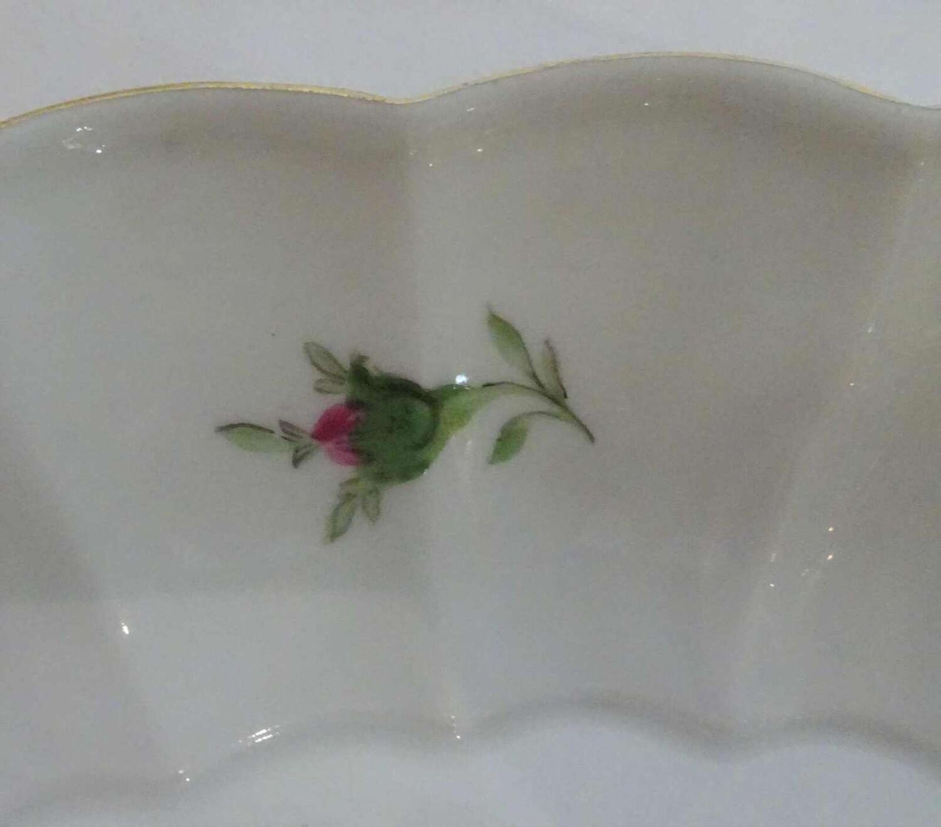 Meissen, ovale Schale, Länge ca. 26 cm, Breite ca. 19 cm, Höhe ca. 5 cm, Meissner Rote Rose. 2. - Bild 3 aus 3