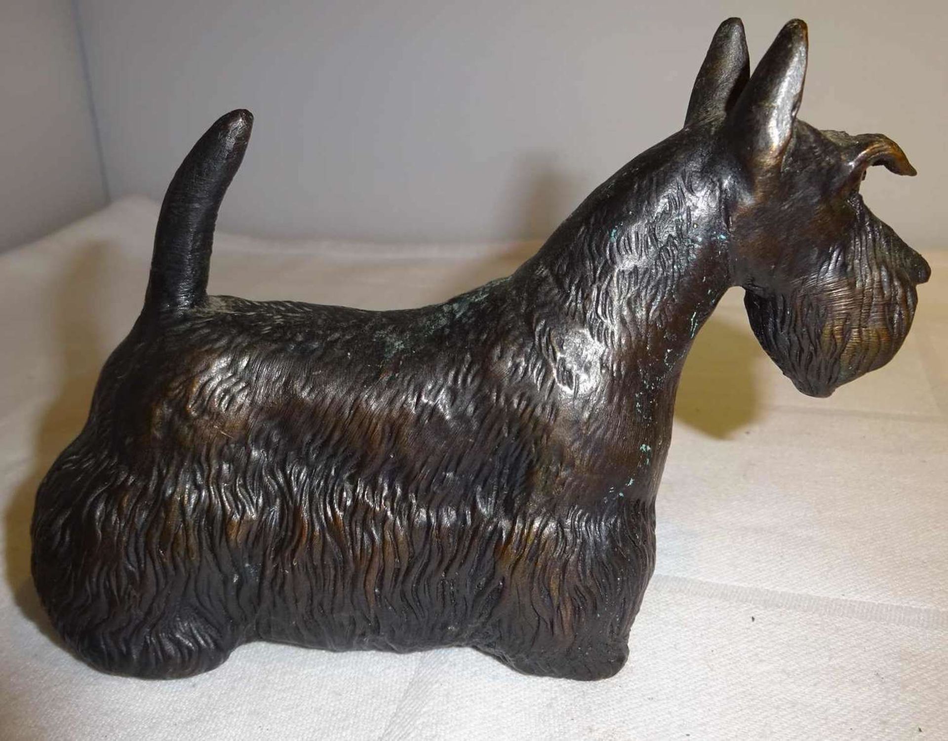 Bronzefigur "Scottisch Terrier", Gießerstempel ES, kalte Bronze. Länge ca. 13,5 cm, Höhe ca. 8 c - Bild 2 aus 4