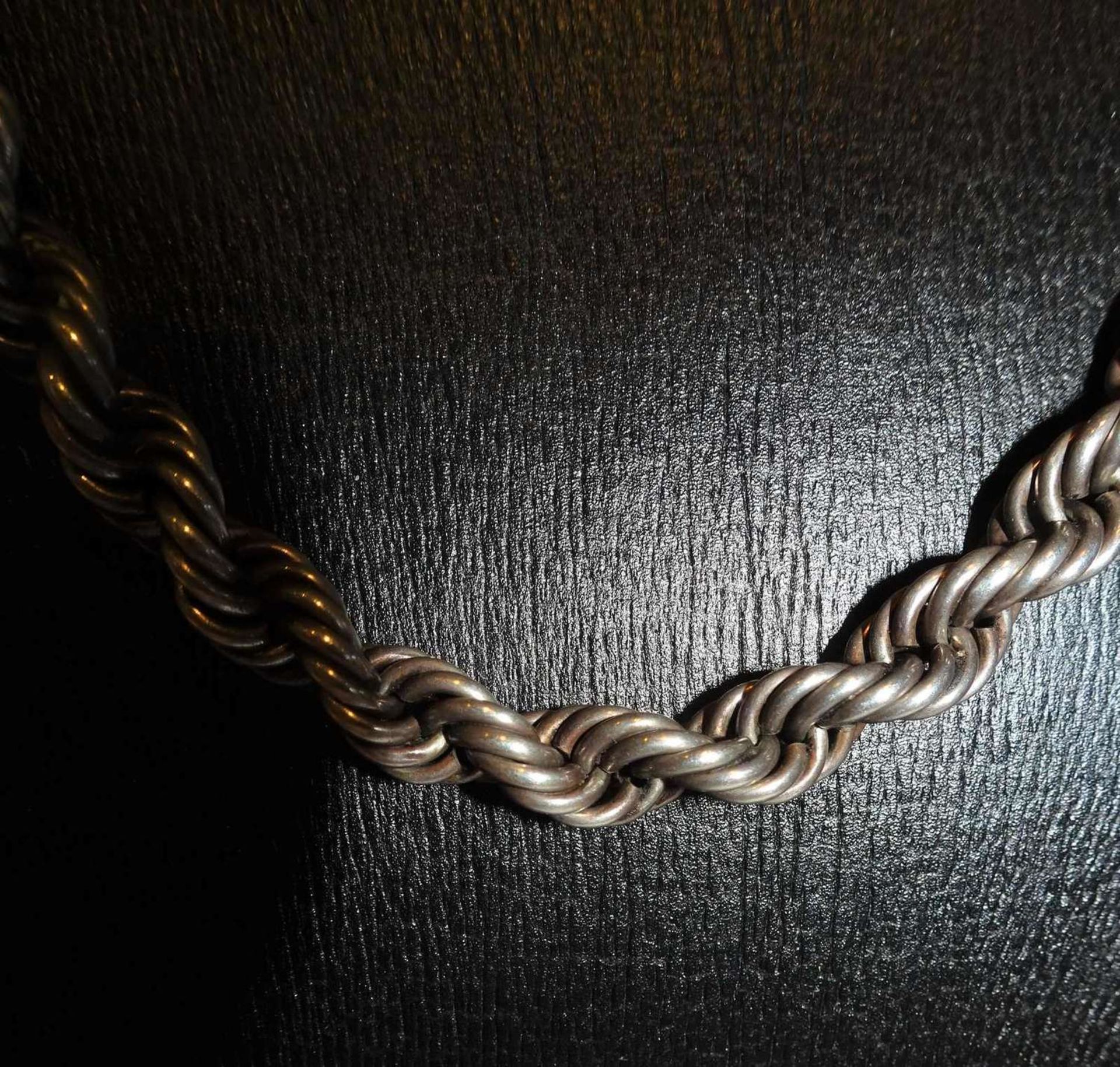 Kordelkette, 835er Silber. Verschluß defekt. Länge ca. 71 cm. Gewicht ca. 47,5 gr.Cord chain, 835 - Image 2 of 3