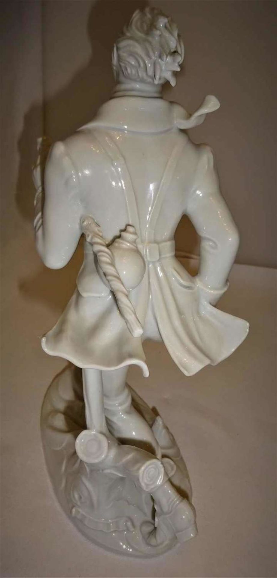 Große Meissen Figur Peter Schlemihl, Pfeifferzeit 1924-1934, Höhe ca. 26 cm. Sehr guter Zustand.L - Image 4 of 4