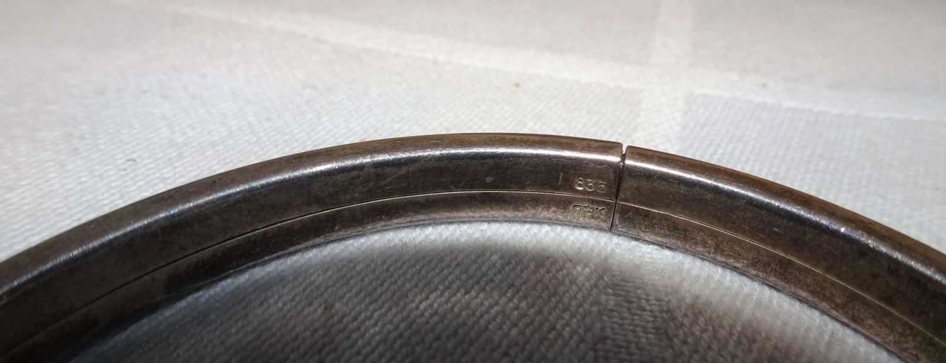 Armreif, 835er Silber, Durchmesser ca. 6,5 cm. Gewicht ca. 16,7 gr.Bangle, 835 silver, diameter app - Image 2 of 3