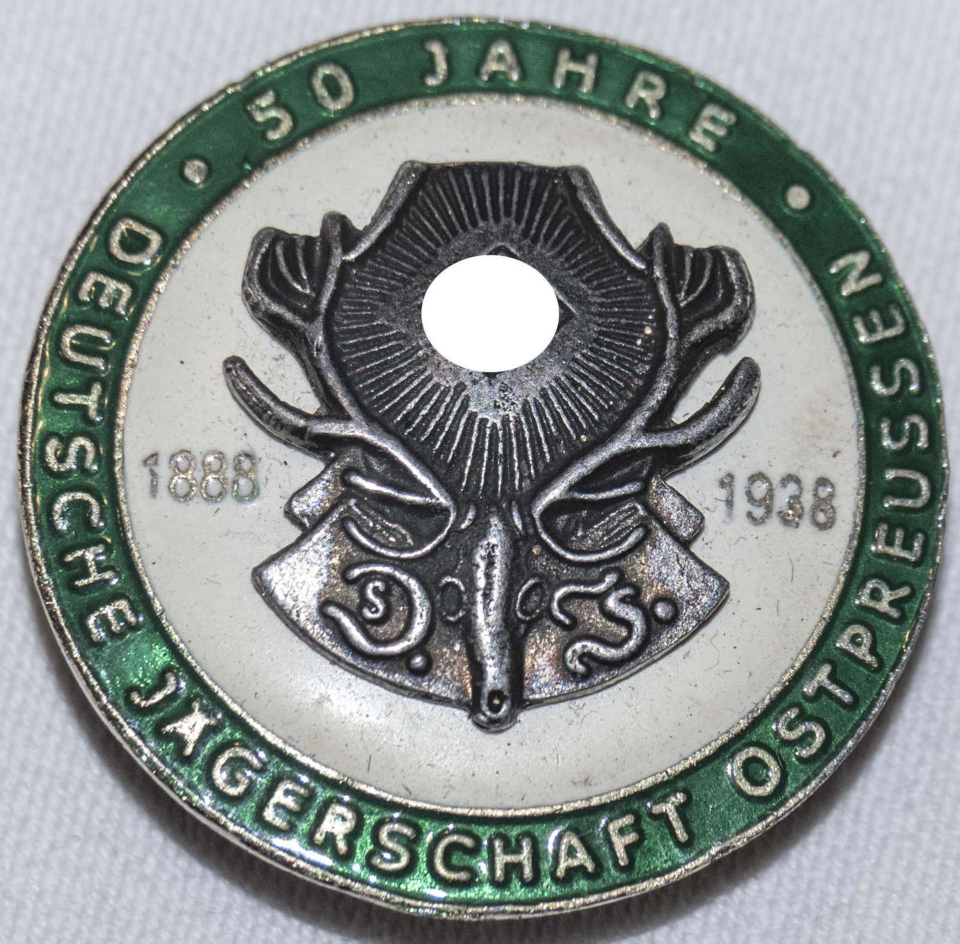 Ansteckplakette 50 Jahre deutsche Jägerschaft Ostpreussen 1888 -1938. Durchmesser: ca. 40 mm, Bunt