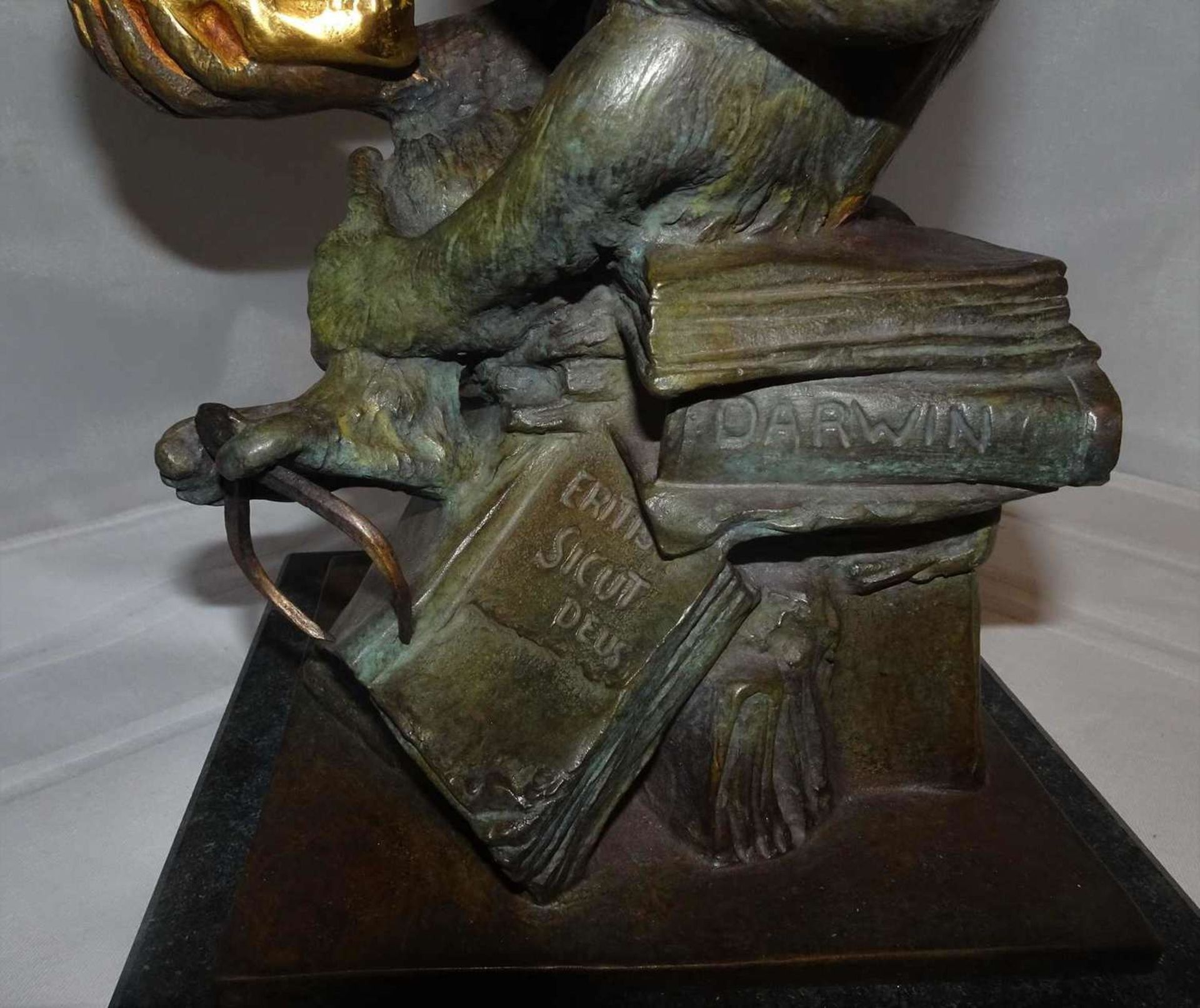 Bronzefigur "Affe mit Schädel" von Wolfgang Hugo Rheinhold, Gießerei Arsmundi. Limitierte Ausfüh - Bild 3 aus 5