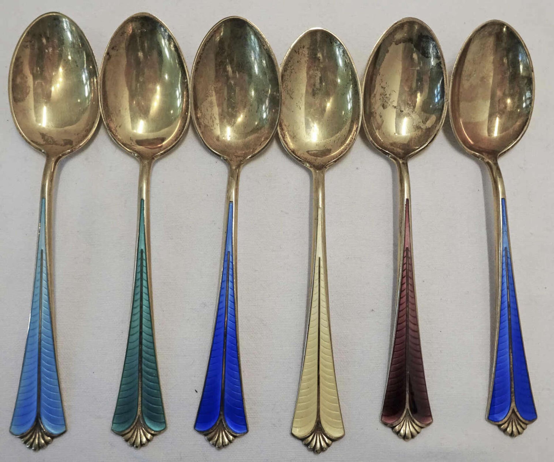 6 Silber Emaillelöffel, Norway Punze. Sehr guter Zustand.6 silver enamel spoons, Norway hallmark.