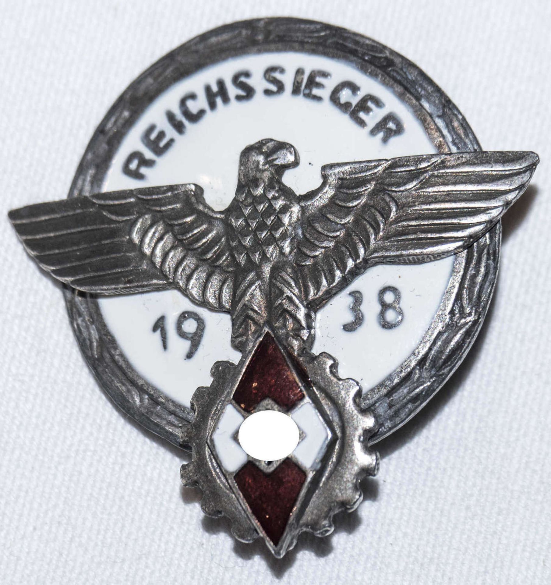 Abzeichen Reichsberufswettbewerb, Reichsieger 1938, mit Nadel, Hersteller: G. Brehmer Markneukirche