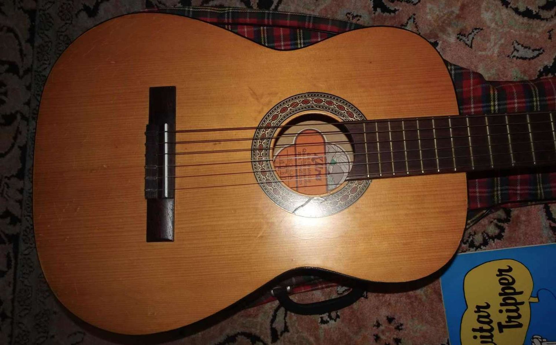 1 Gitarre, Firma Klira, Modell Sonja. In Schutzhülle. Guter Zustand.1 guitar, made by Klira, model - Bild 4 aus 4