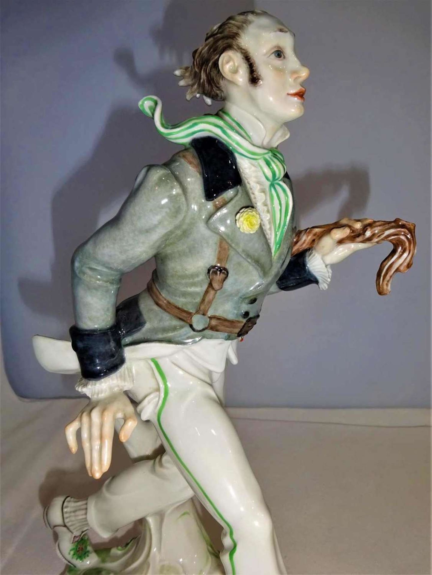 Große Meissen Figur Peter Schlemihl, Pfefferzeit 1924-1934, Höhe ca. 26 cm. Spazierstock am Ende - Bild 3 aus 9