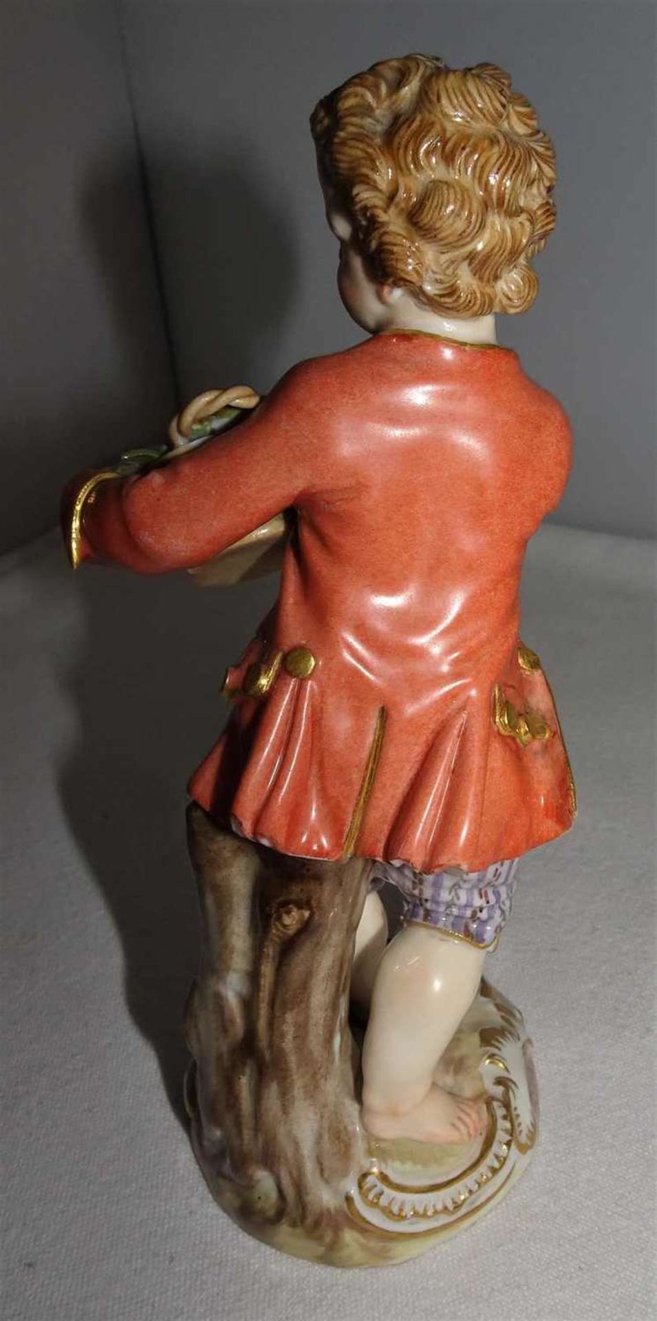 Meissen Figur "Gärtnerkind Junge mit Blumenkorb", Form Nr. 121, frühe Ausführung, Marke 1815-192 - Bild 2 aus 5