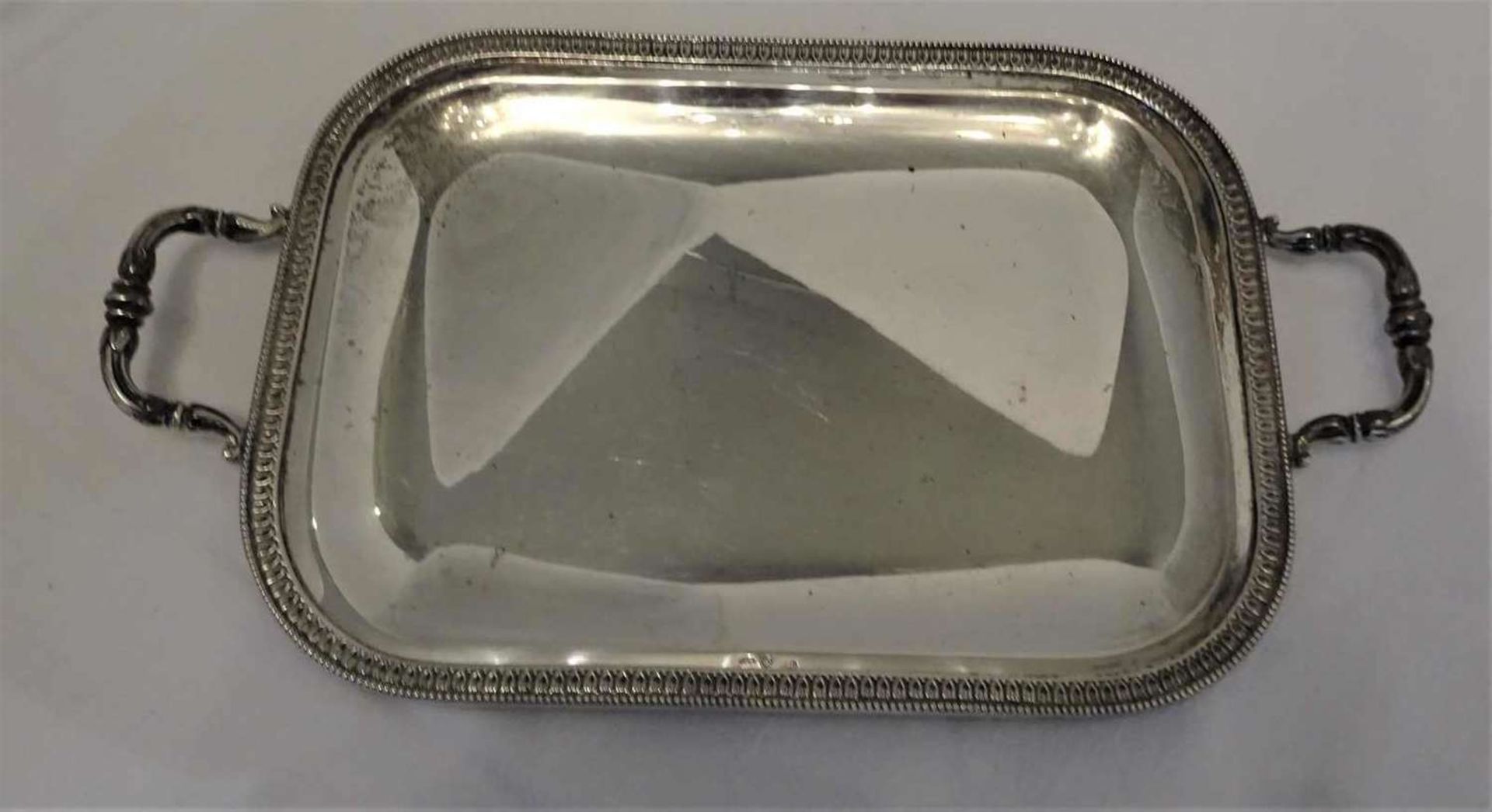 Tablett, 800er Silber, Punze 800 A im Kreis, 1 AL. Länge ca. 30 cm, Breite ca. 17,5 cm. Gewicht ca