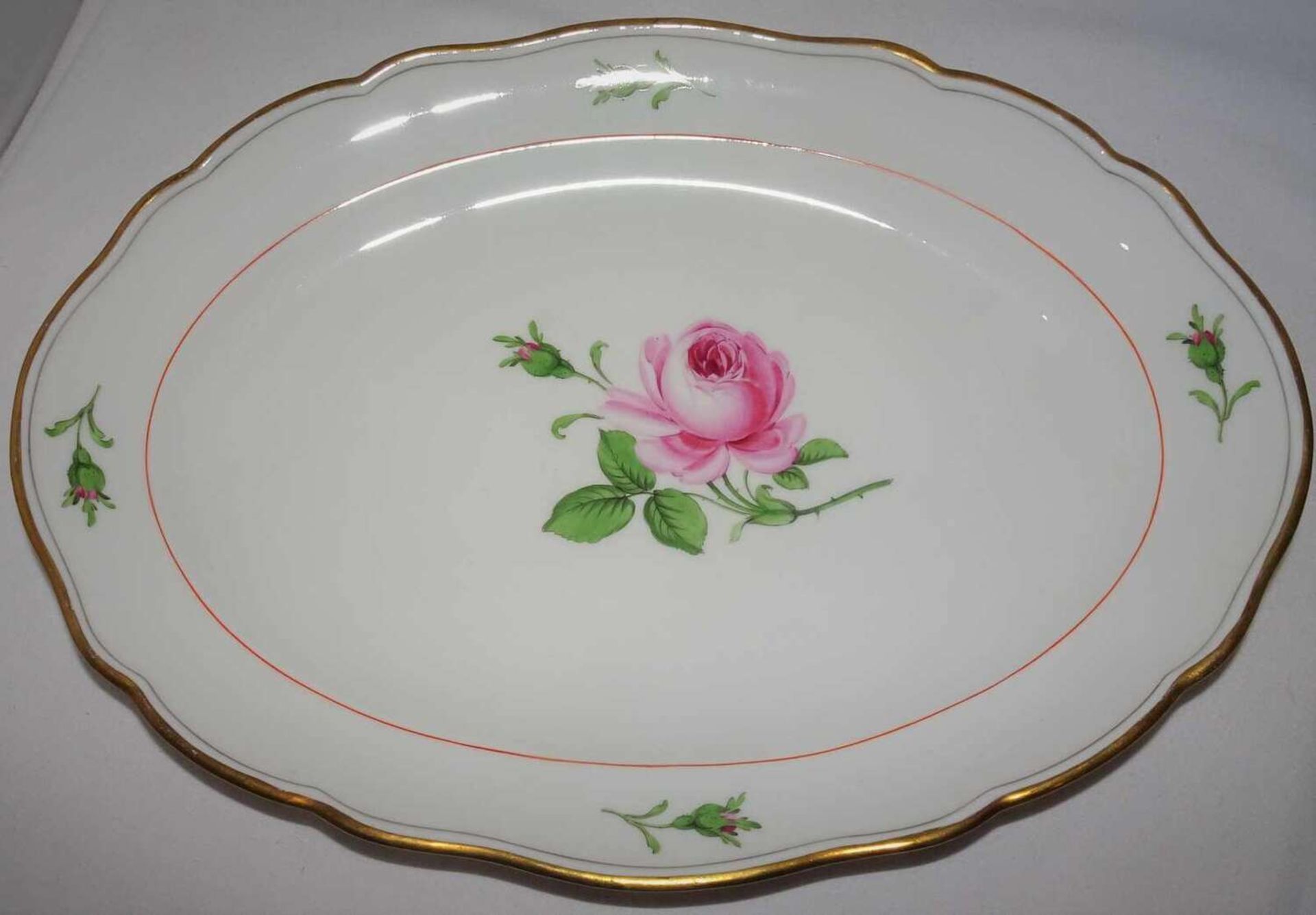 Meissen, ovale Platte, Meissner Rote Rose. 1.Wahl, Länge ca. 29 cm, Breite ca. 20 cmMeissen, oval