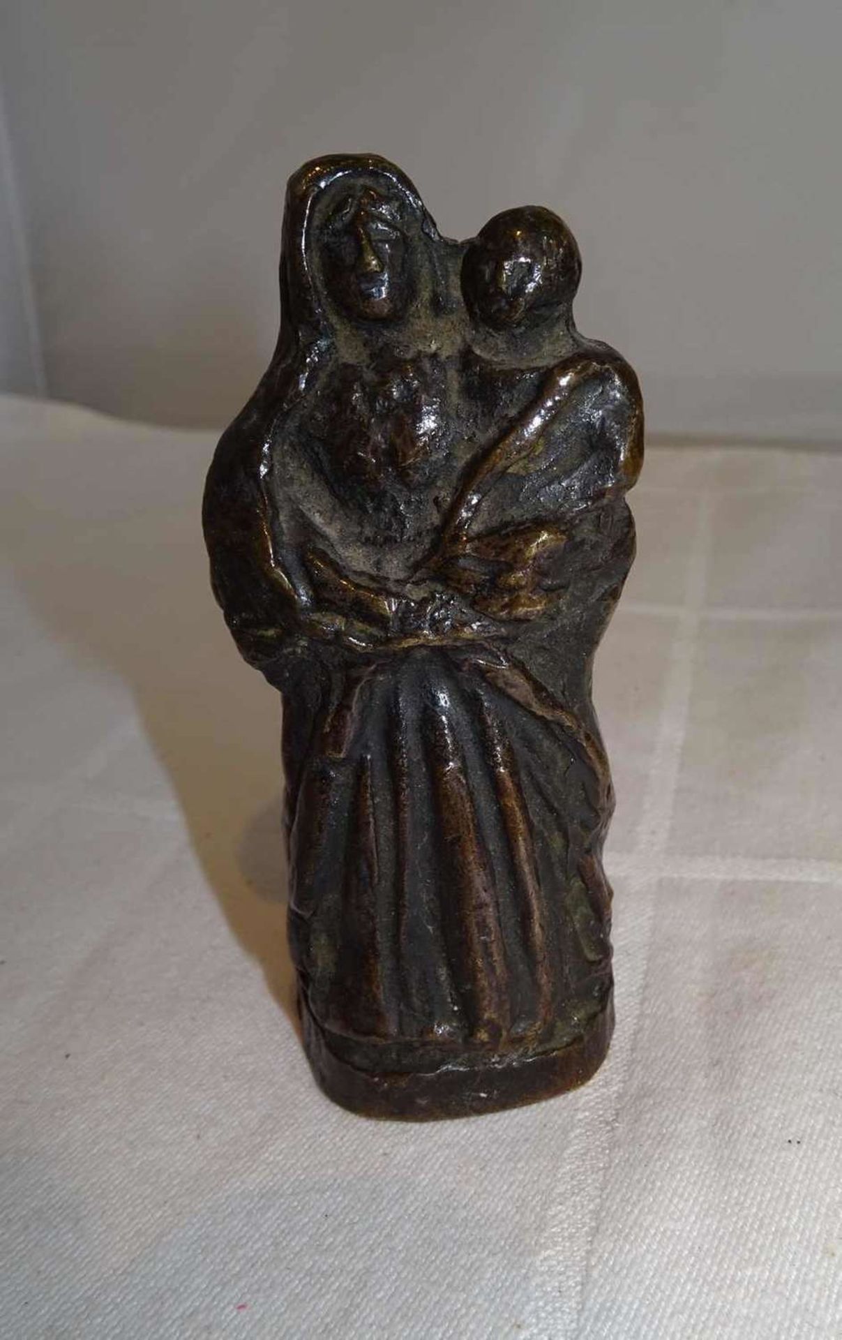 sehr alte schwere Bronzefigur "Maria mit Jesukind", Höhe ca. 9 cmvery old, heavy bronze figure "Ma