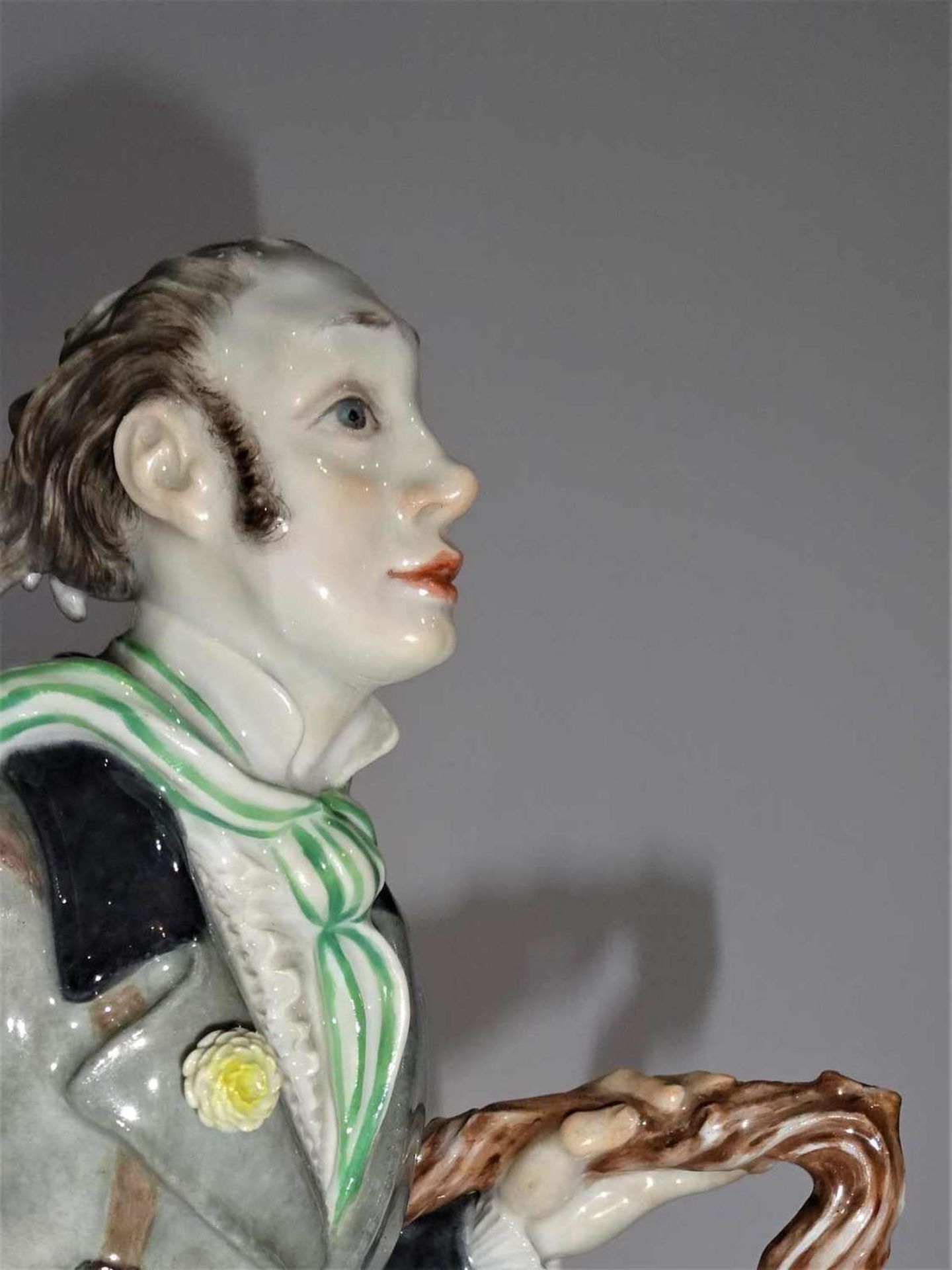 Große Meissen Figur Peter Schlemihl, Pfefferzeit 1924-1934, Höhe ca. 26 cm. Spazierstock am Ende - Bild 4 aus 9