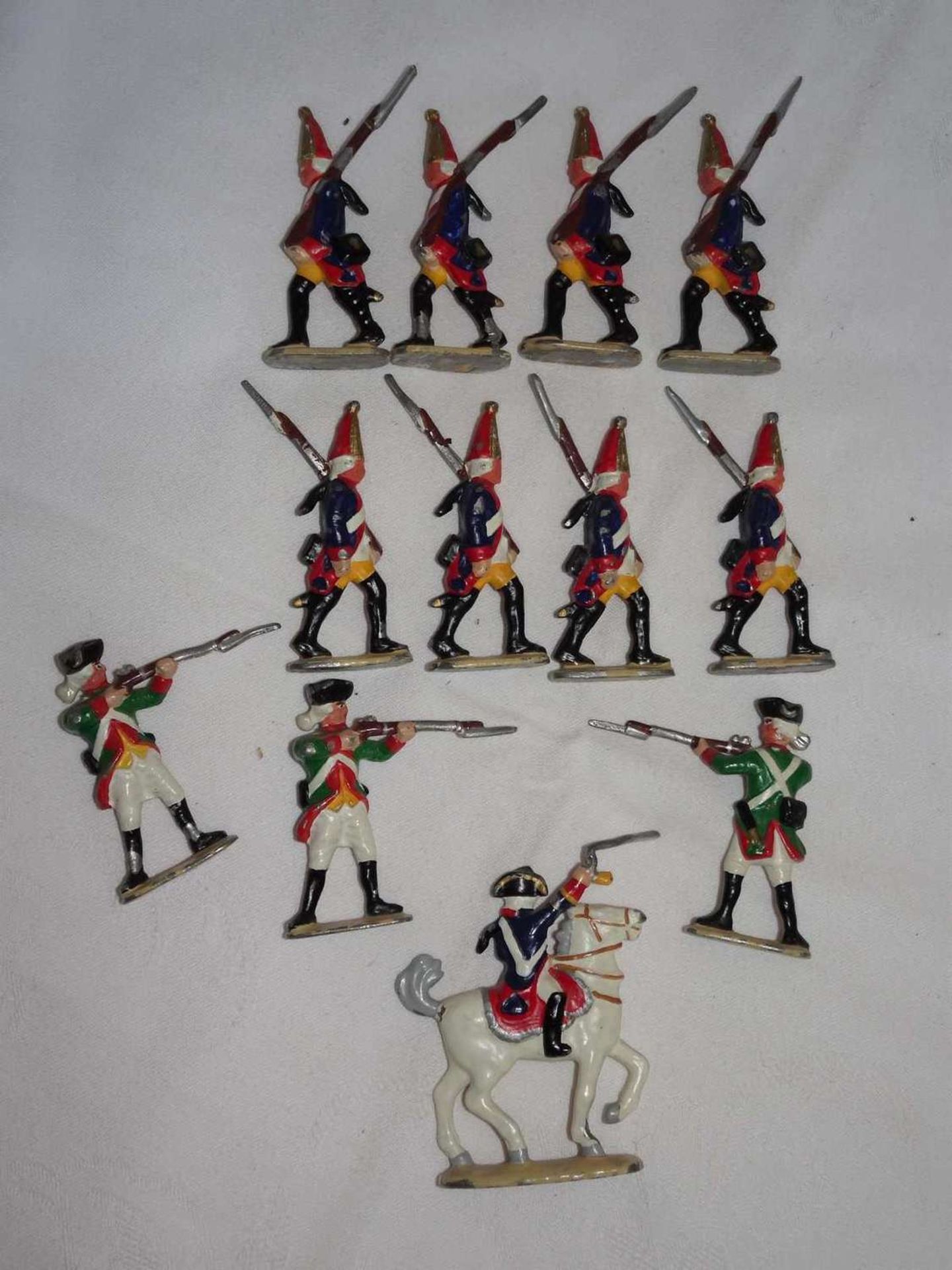 Lot Zinnsoldaten, bemalt. Höhe ca. 5 - 6 cm. Insgesamt 12 StückLot of tin soldiers, painted. Heig