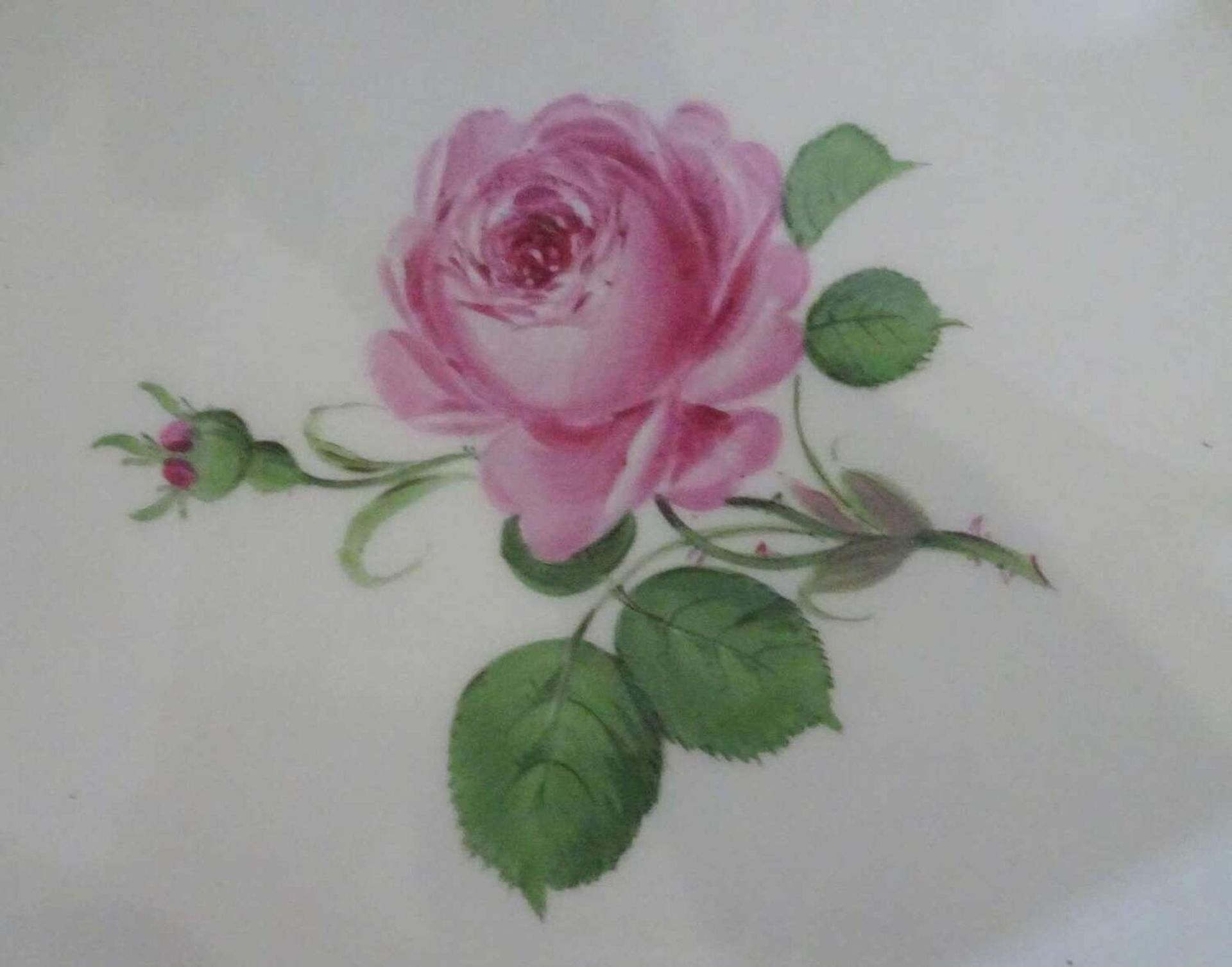 Meissen, großer runder Teller, Durchmesser ca. 34 cm, Höhe ca. 5 cm, Meissner Rote Rose. 2. Wahl - Bild 2 aus 4