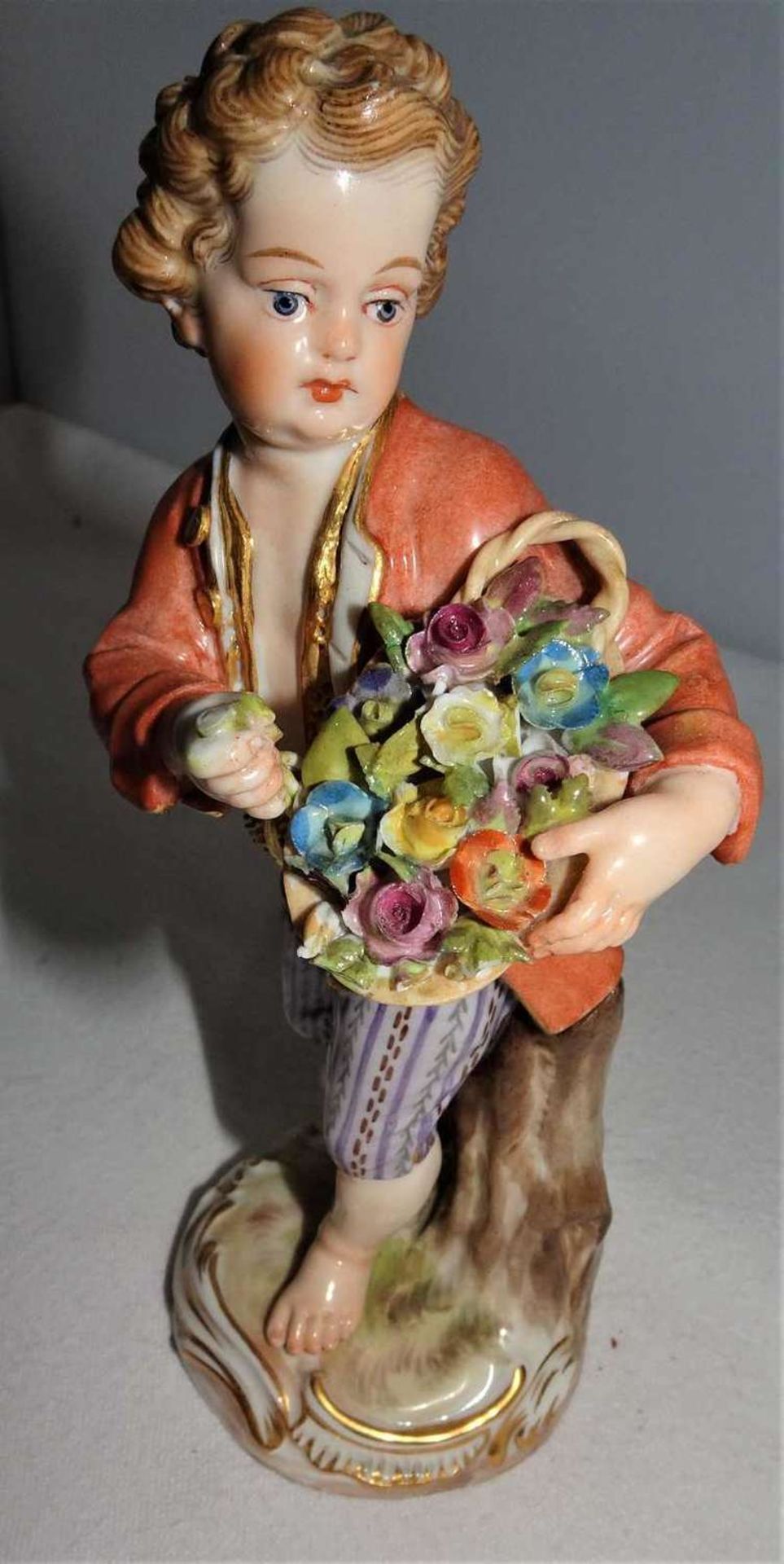 Meissen Figur "Gärtnerkind Junge mit Blumenkorb", Form Nr. 121, frühe Ausführung, Marke 1815-192 - Bild 4 aus 5