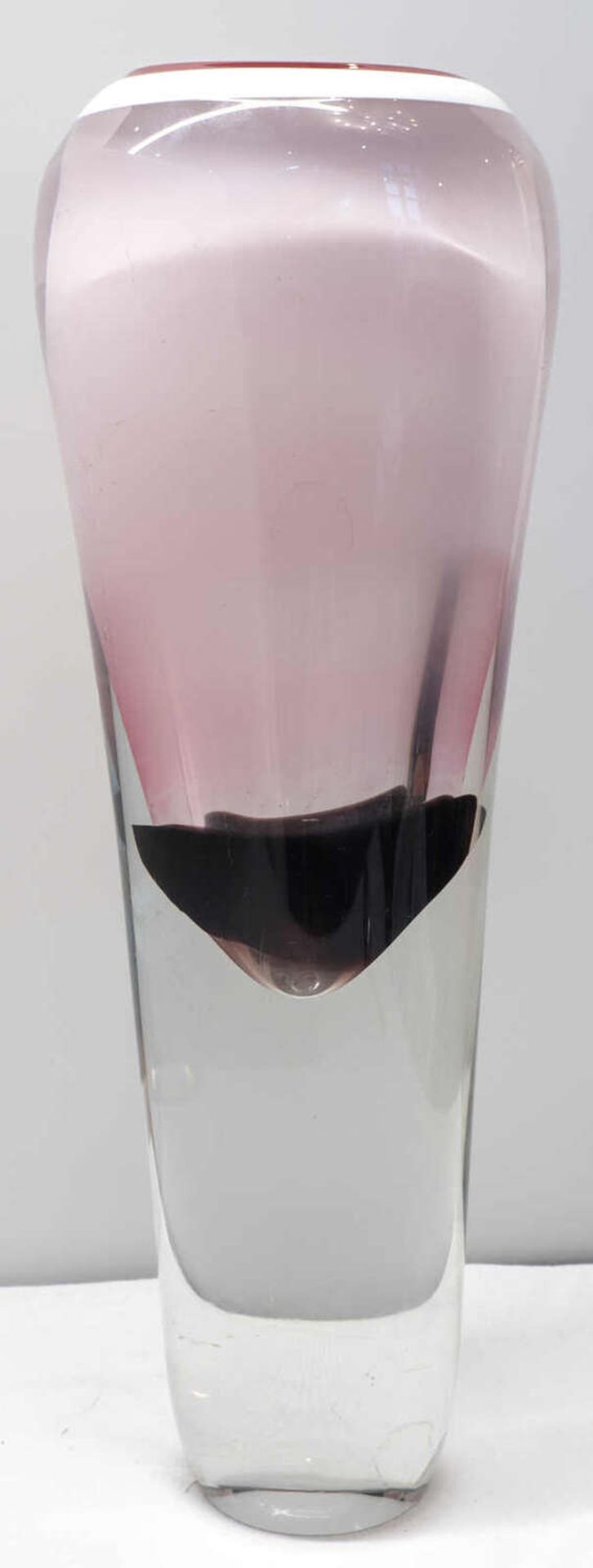 Große Stangenglasvase, wohl Polio Flavio (1900-1984), Murano Glasdesigner. Mit rosa-lilafarbenen