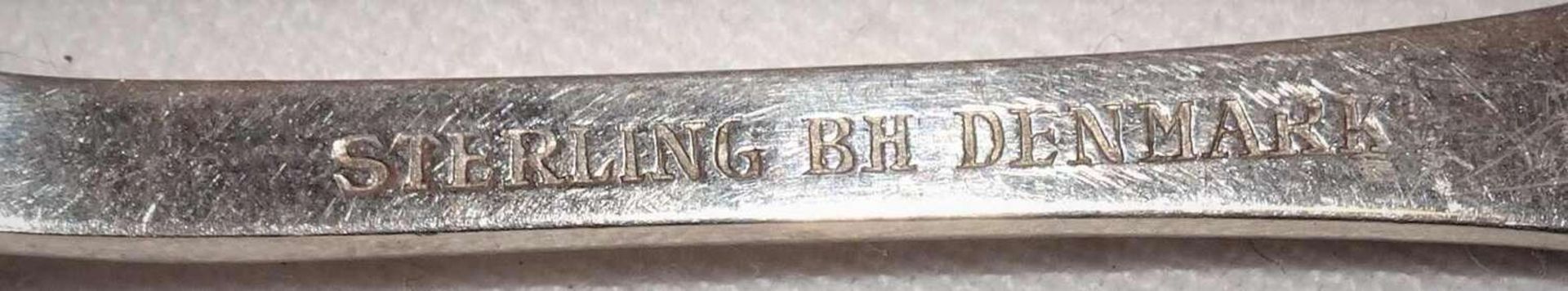 Kleiner Sterling Silber Löffel, gepunzt Sterling BH Denmark. Länge ca. 9,5 cmSilver box, 835 silv - Image 3 of 3