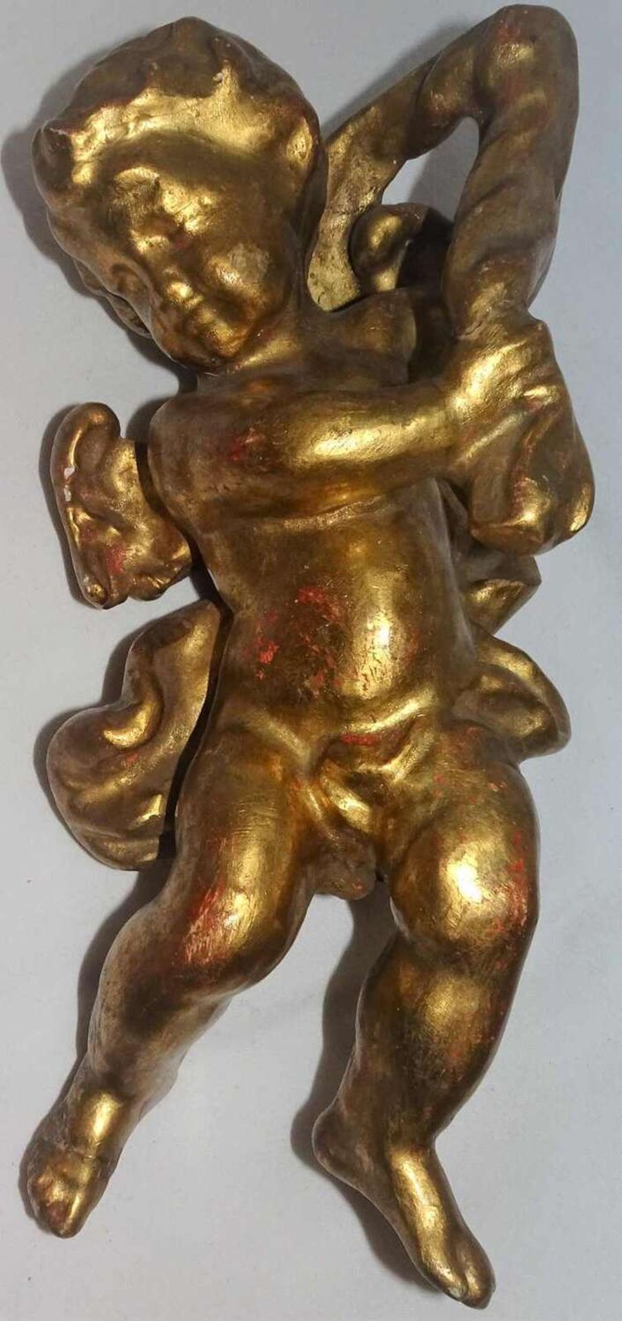 Wandputte, aus Holz geschnitzt, alte Vergoldung. Länge ca. 26 cmWall putti, carved from wood, old