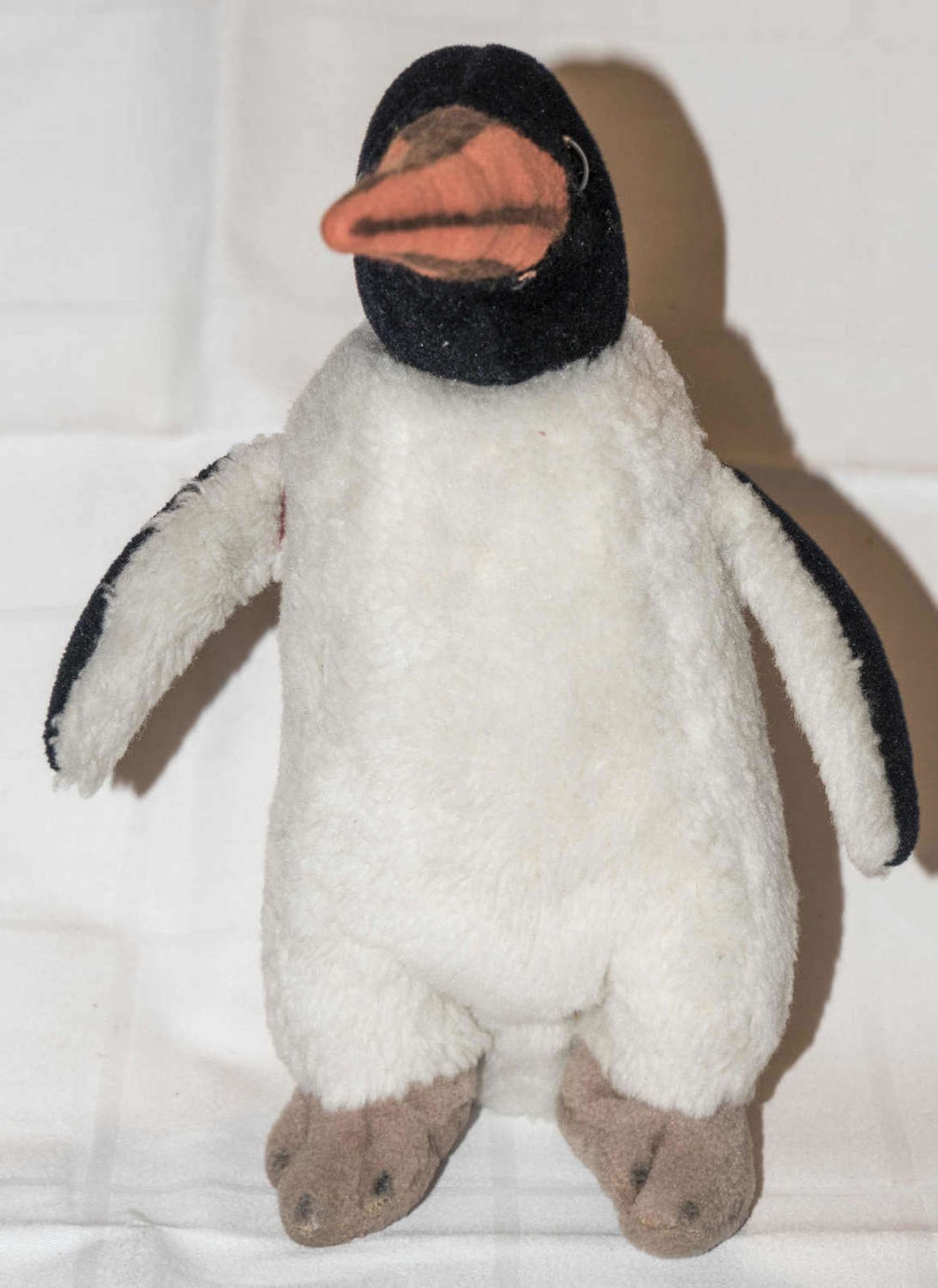 Steiff Pinguin, Höhe: ca. 26 cm, ohne Knopf und Fahne. Gute Erhaltung.Steiff penguin, height: appr
