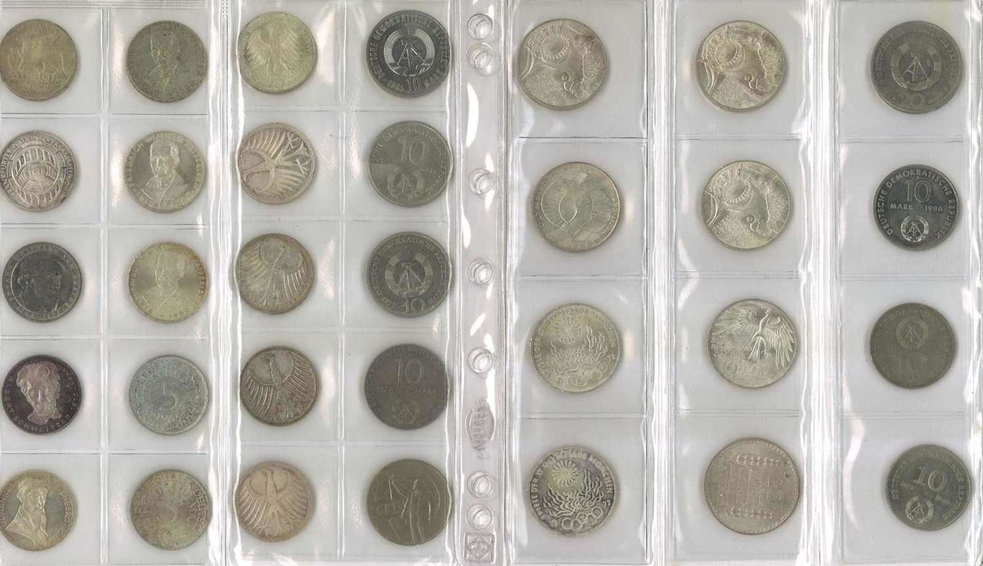 Lot Münzen, meist BRD, dabei 7x 10 Mark, 25x 5 Mark, 13x 2 Mark, 35x 1 Mark, 37x 50 Pfennig. Nomin