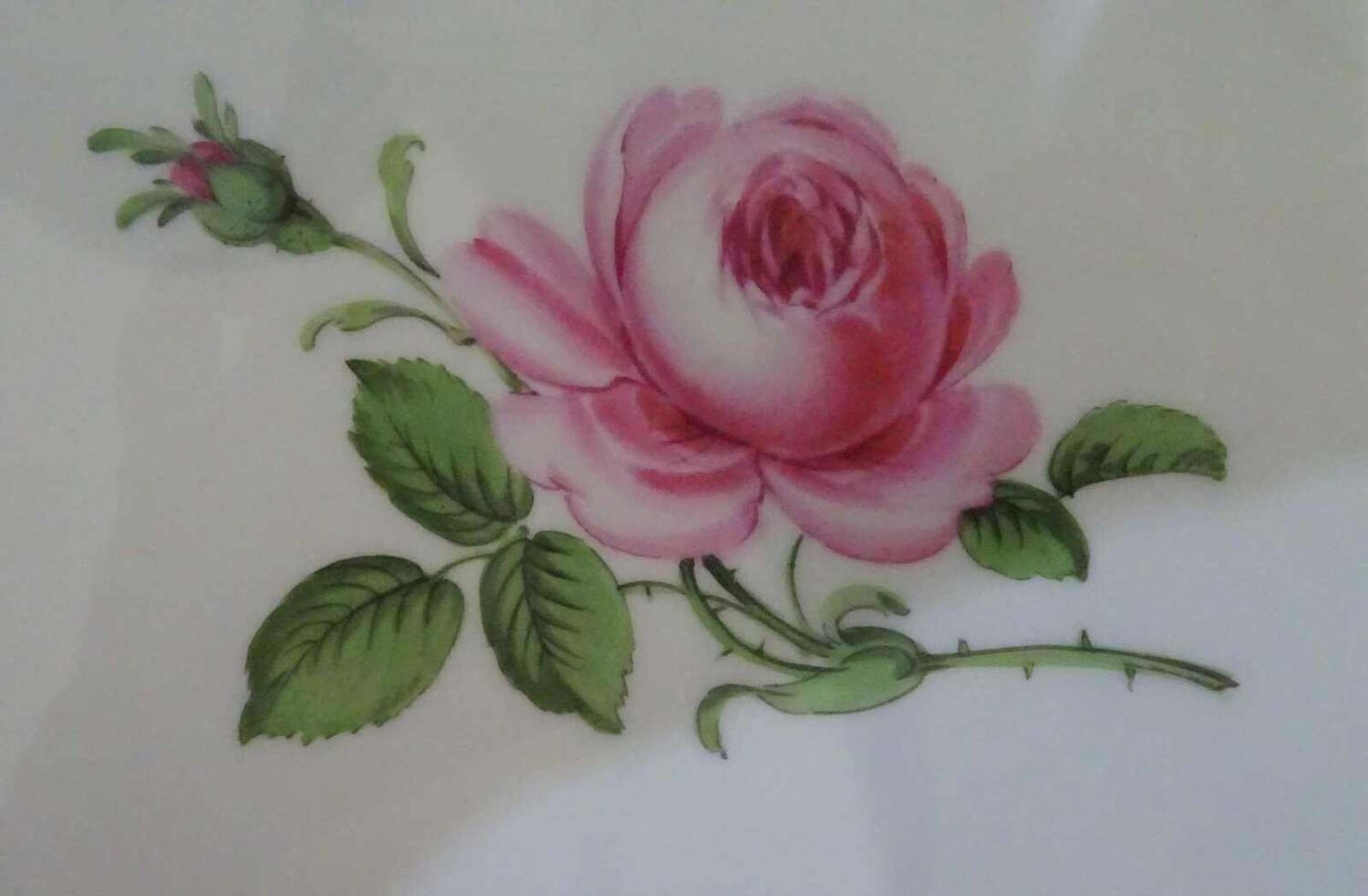 Meissen, ovale Platte, Meissner Rote Rose. 1.Wahl, Länge ca. 29 cm, Breite ca. 20 cmMeissen, oval - Image 3 of 4