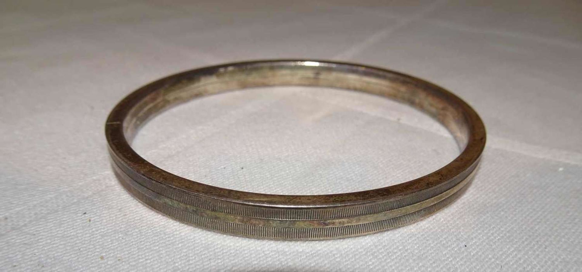 Armreif, 835er Silber, Durchmesser ca. 6,5 cm. Gewicht ca. 16,7 gr.Bangle, 835 silver, diameter app