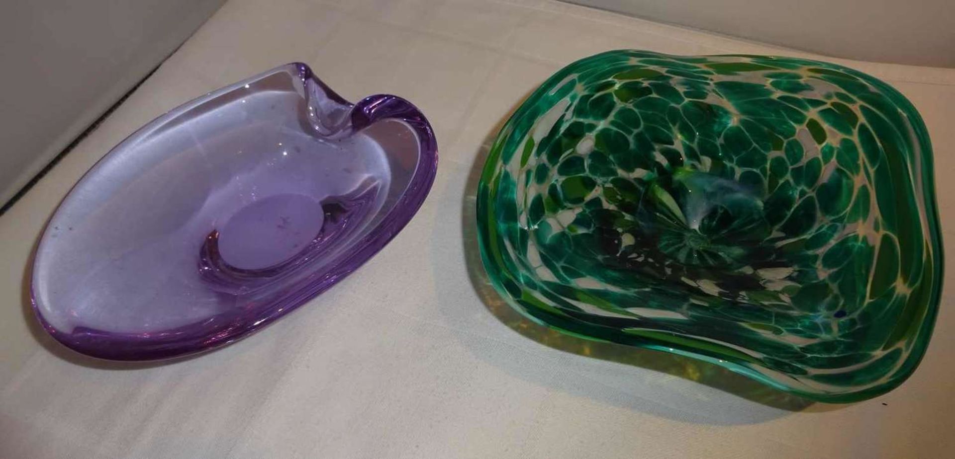 2 Glasschalen Murano / bayr. Wald. Guter Zustand2 glass bowls Murano / Bavarian. Forest. Good condi