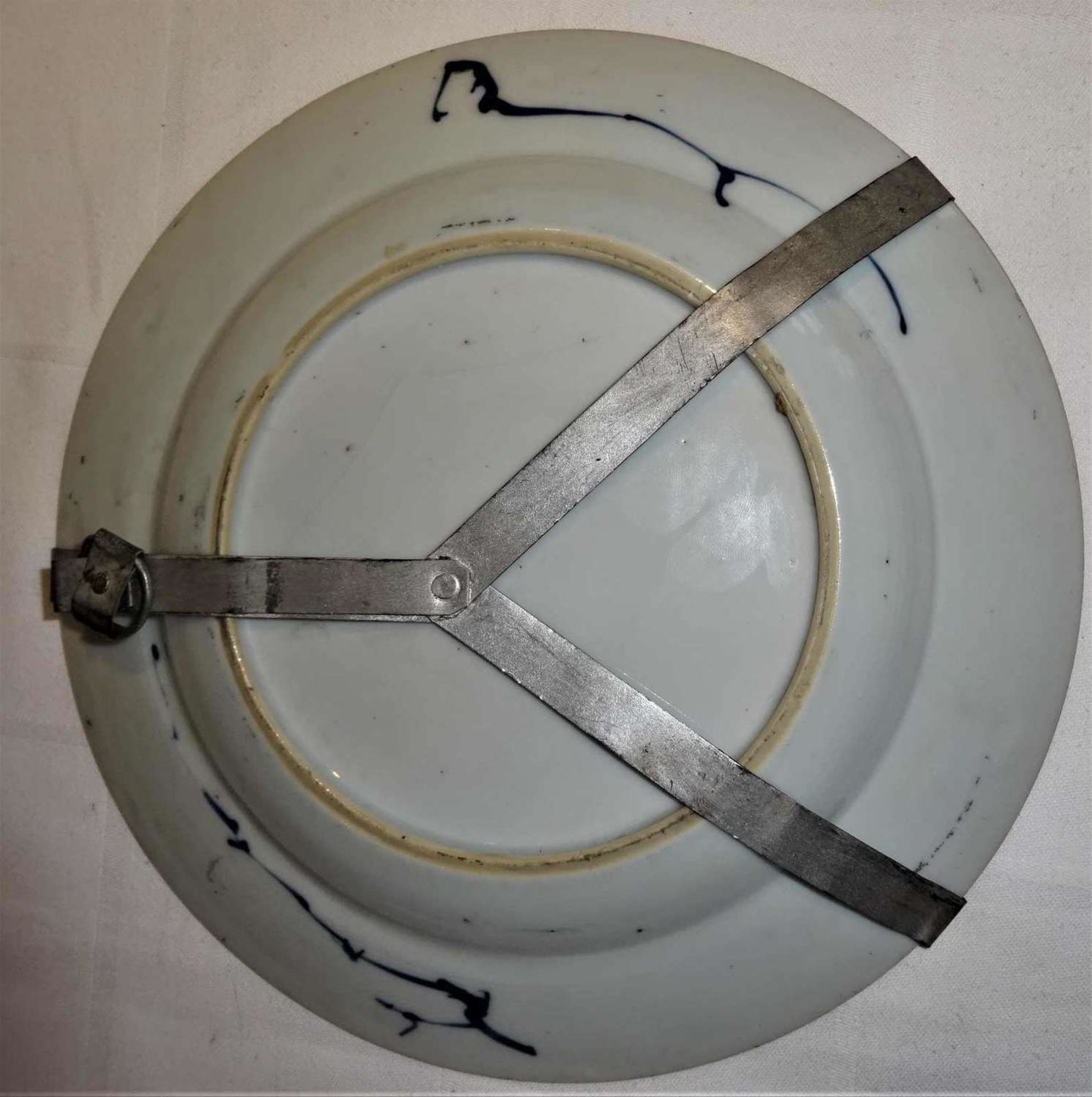 antiker chinesischer Teller, Durchmesser ca. 23 cm, ohne Marke, 18./19. Jahrhundert. Mit - Image 2 of 2