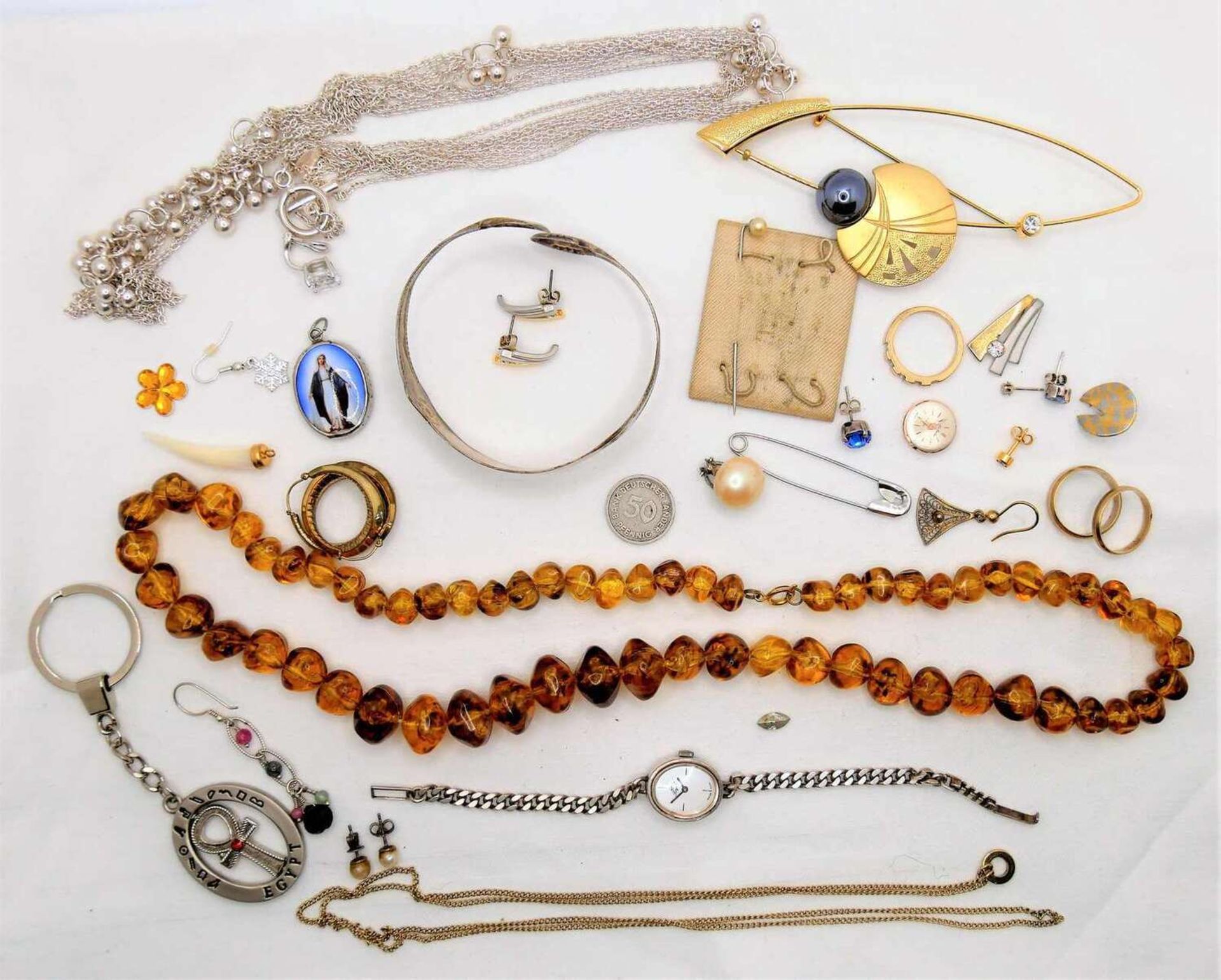 Lot Modeschmuck, dabei Ketten, Armreifen, etc. Lot of costume jewelry, including chains, bangles, - Bild 2 aus 3