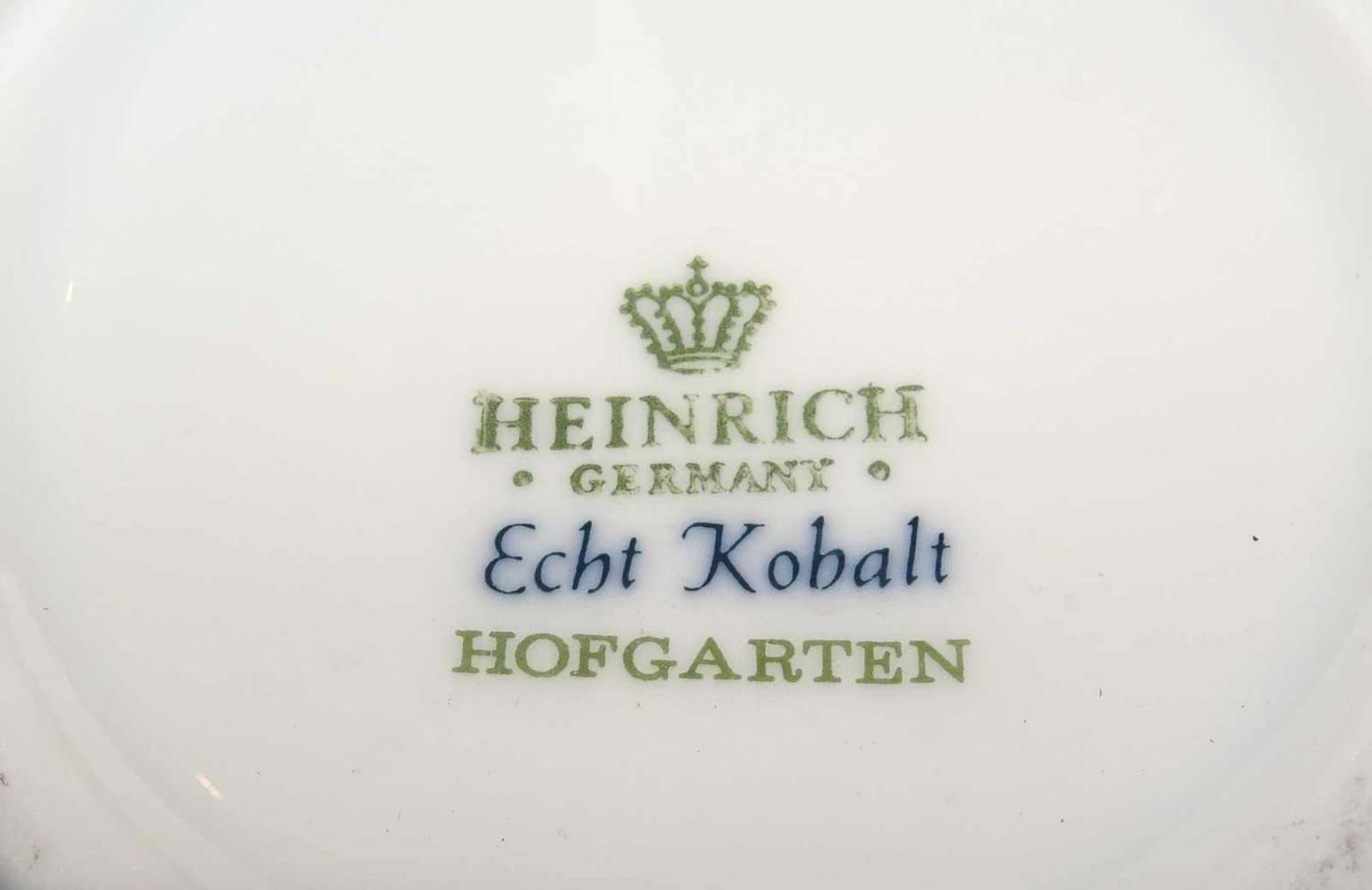 1 Lot Porzellan, dabei 1 Deckelvase Heinrich Porzellan Echt Kobalt Hofgarten, 1 Durchbruchschale " - Bild 3 aus 3