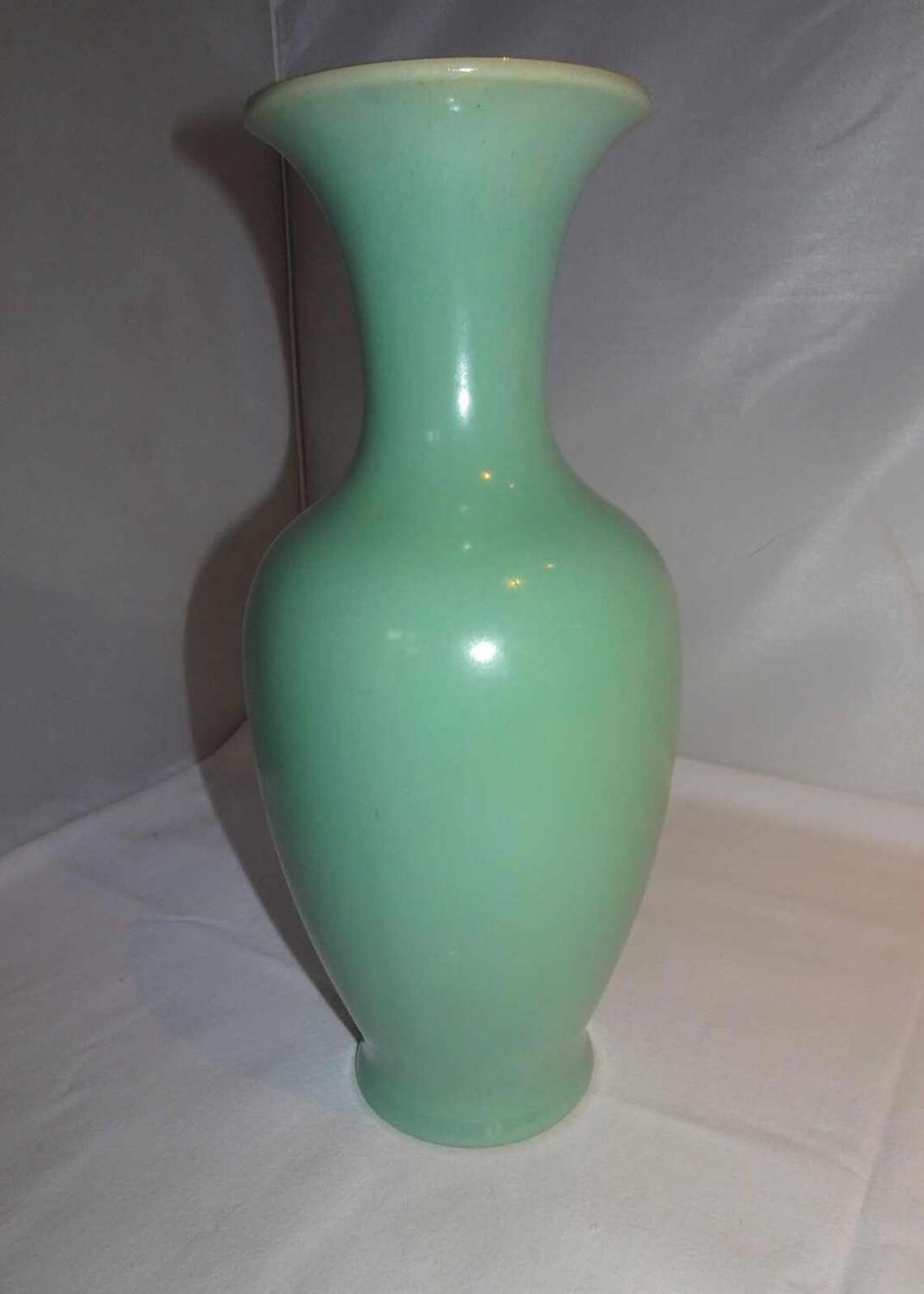 1 Schramberger-Keramikvase, Farbe: Türkis, gemarkt mit Schramberg-Marke und Form-Nr. 3988/2, Höhe