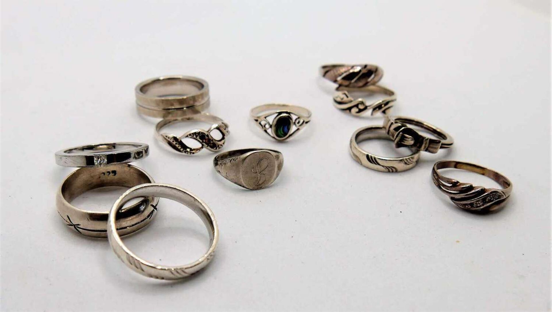Lot Silberringe, verschiedene Modelle. Insgesamt 12 Stück. Gewicht ca. 37,3 gr Lot of silver rings, - Bild 3 aus 3