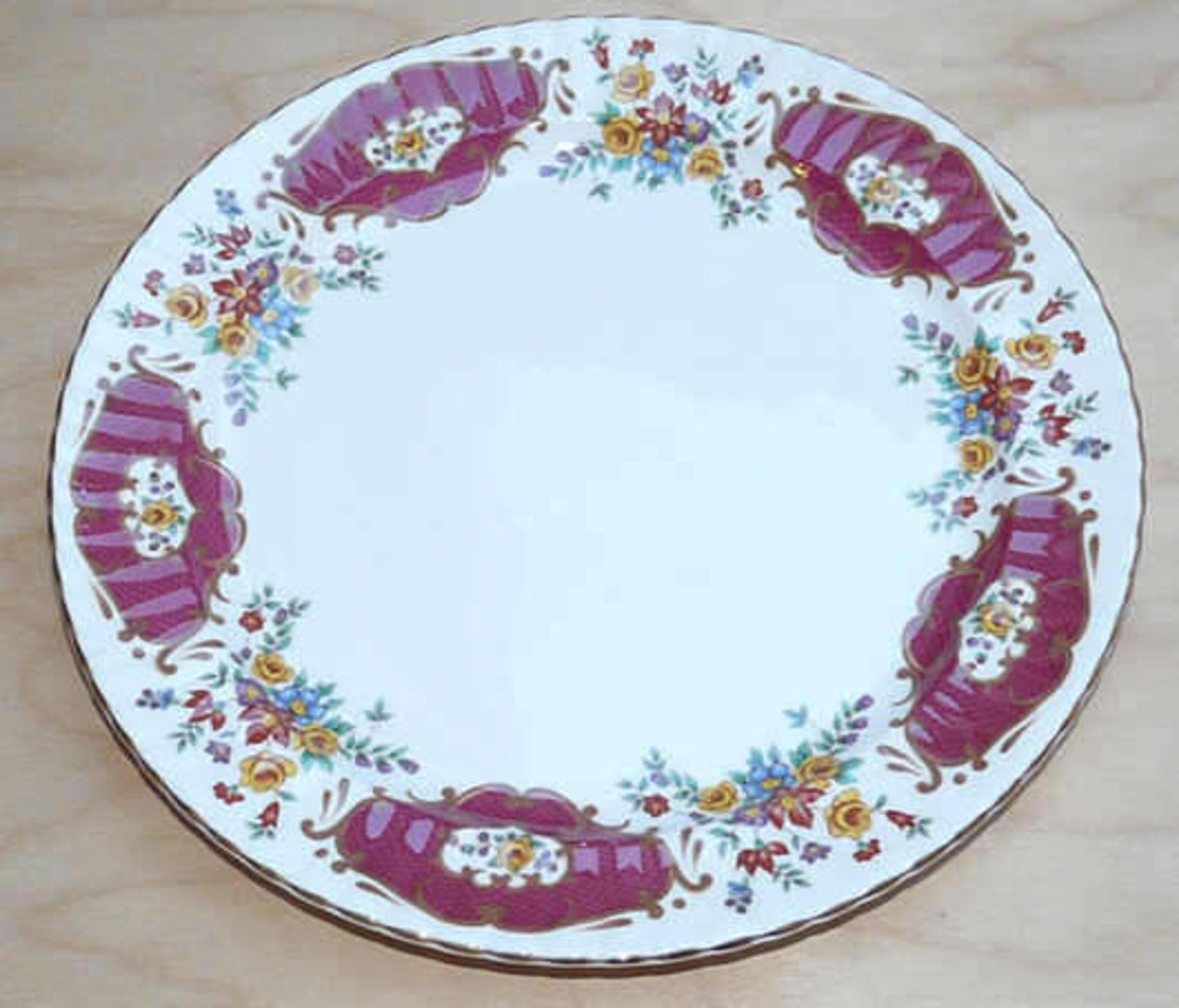 Kaffeeservice rot mit Blumendesign und Goldrand, Made in England, Royal Victorian bone china; - Image 3 of 4