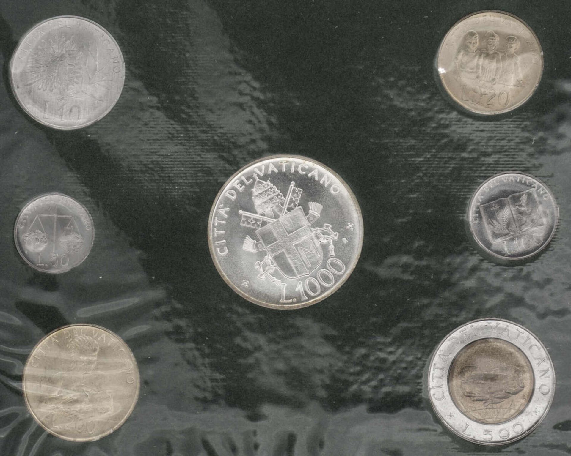 Vatikan 1992, Kursmünzensatz "Johannes Paul II.". Stgl. Vatican 1992, coin set "John Paul II". BU. - Bild 2 aus 2