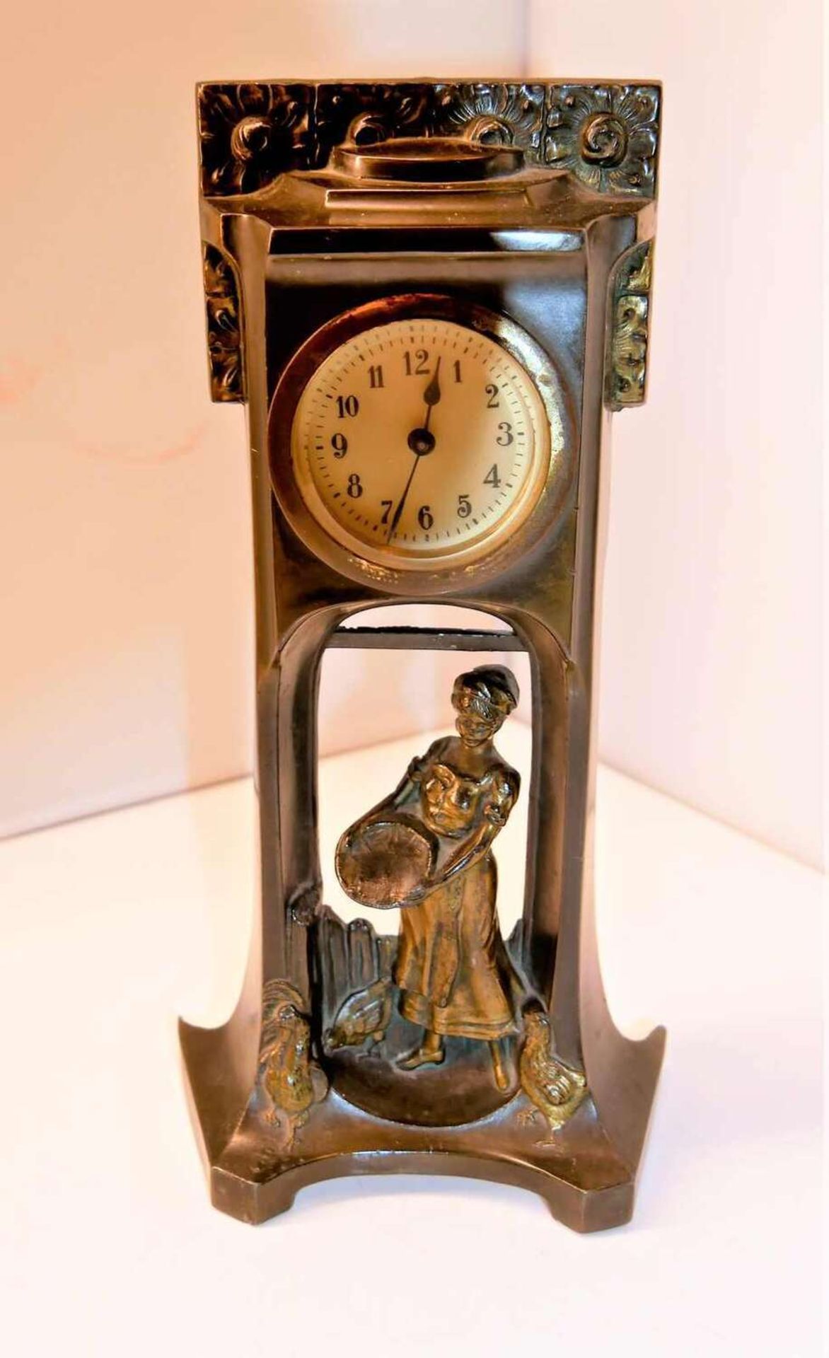 Kleine Jugendstil Tischuhr, Höhe ca. 24 cm. Gut erhaltender Zustand. Small Art Nouveau table clock, - Image 2 of 4