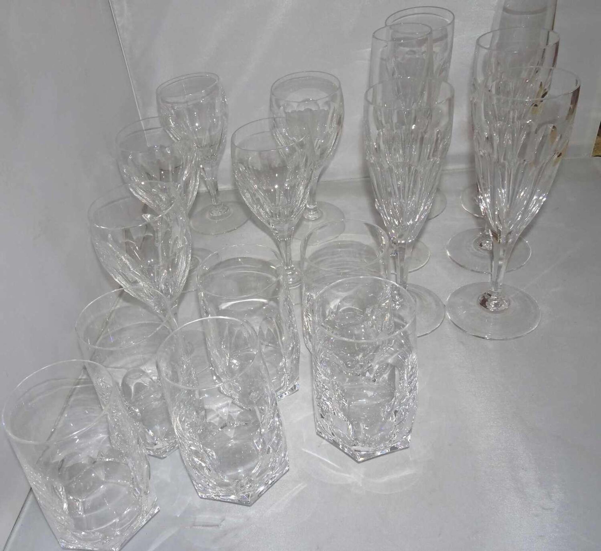 Peiill Gläser Set, bestehend aus 5 Weingläser, 6 Wassergläser, sowie 6 Sektgläser, davon 4x Höhe