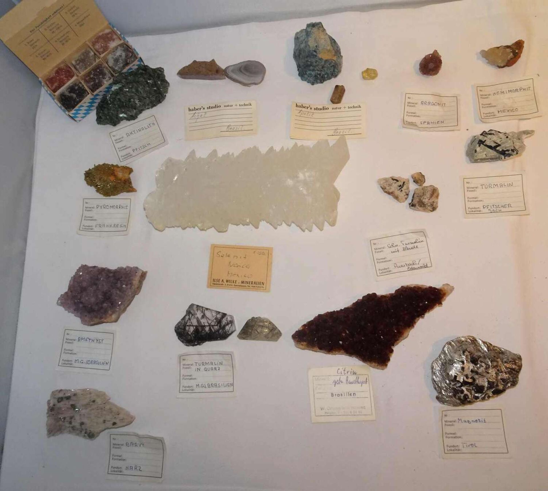 Lot Edelsteine / Mineralien, dabei Selenit Narcia, Fundort: Mexiko, Aktinolith, Fundort: Pfitsch,